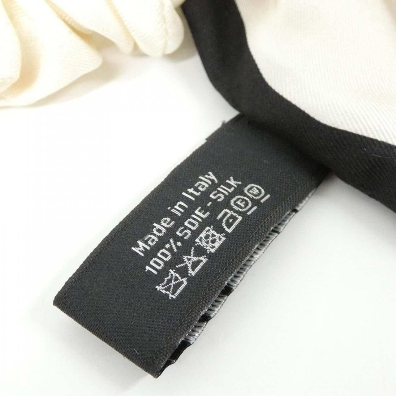 Chanel Chanel Chanel Silk Scrunchie Textile Other AA7530 DUTY FREE for USA Size ONE SIZE - 5 Thumbnail