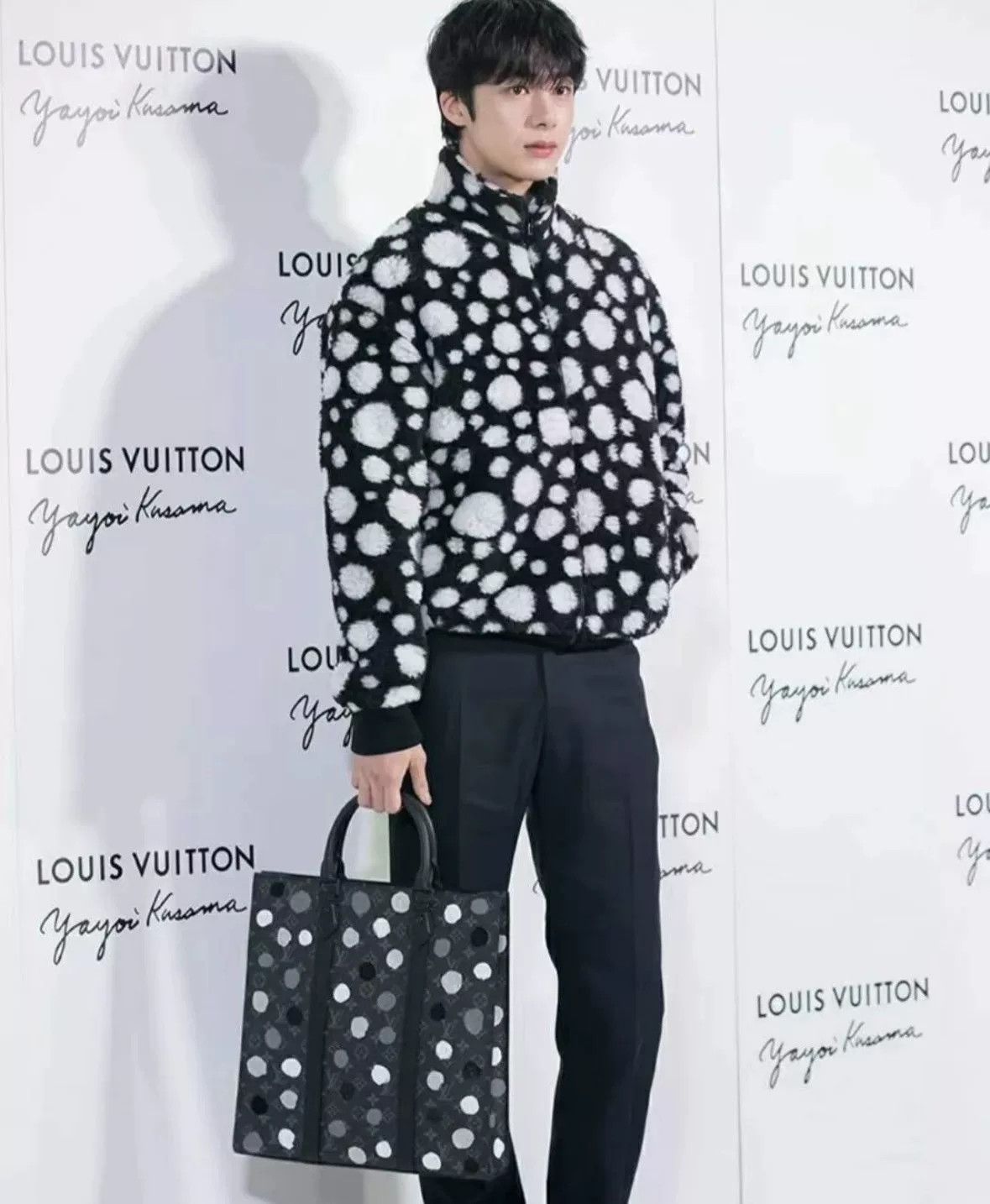 Louis Vuitton Louis Vuitton x Yayoi Kusama Polka Dot Fleece Jacket Size US M / EU 48-50 / 2 - 7 Thumbnail