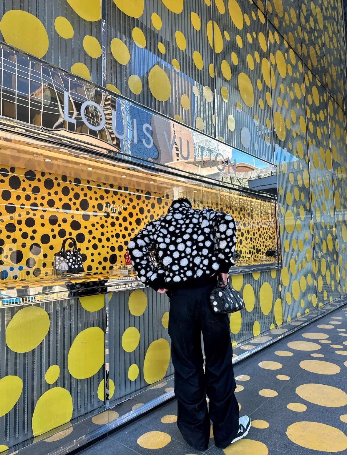 Louis Vuitton Louis Vuitton x Yayoi Kusama Polka Dot Fleece Jacket Size US M / EU 48-50 / 2 - 8 Thumbnail