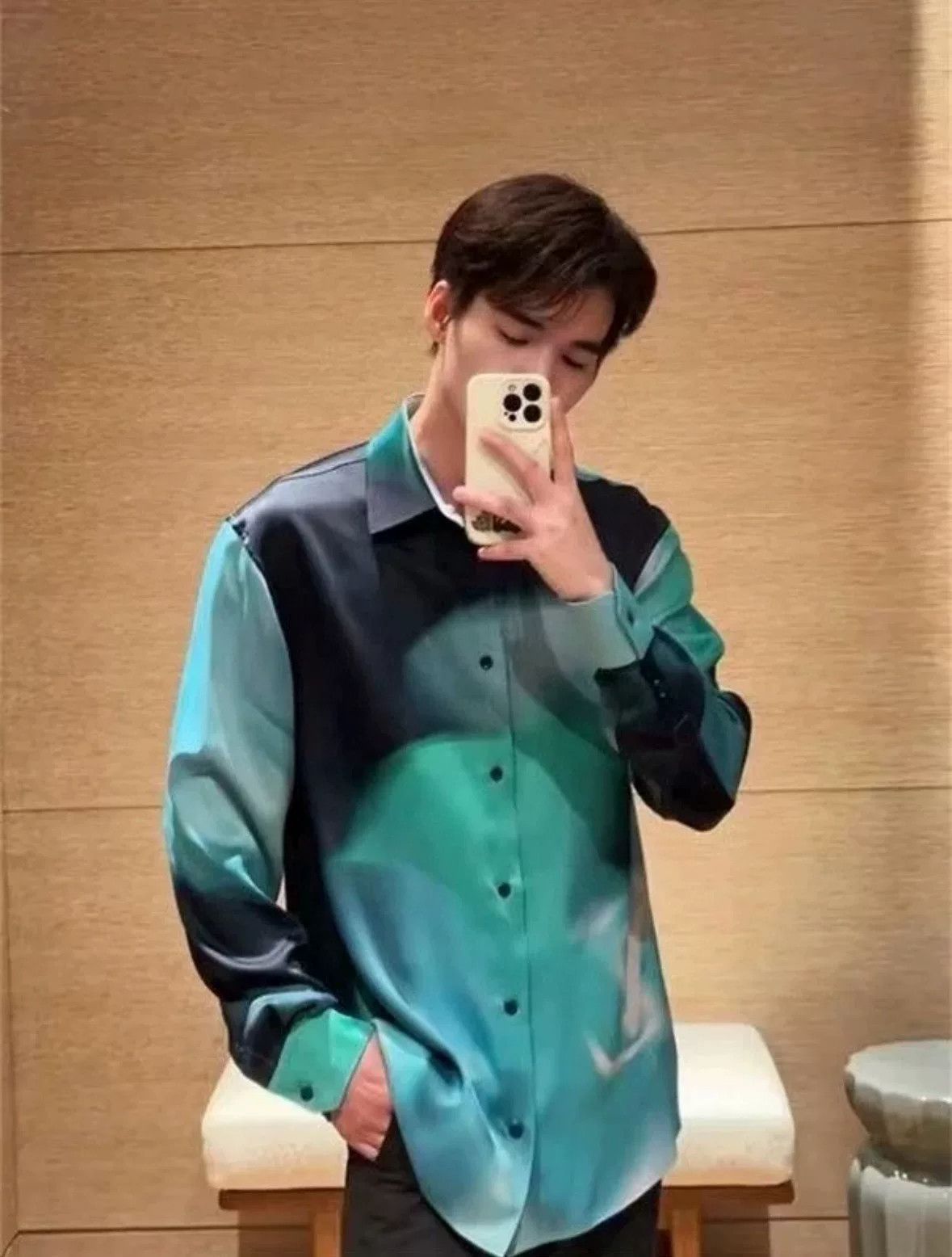 Louis Vuitton Louis Vuitton FW23 Logo Colorblock Point Collar Shirt Size US M / EU 48-50 / 2 - 8 Thumbnail