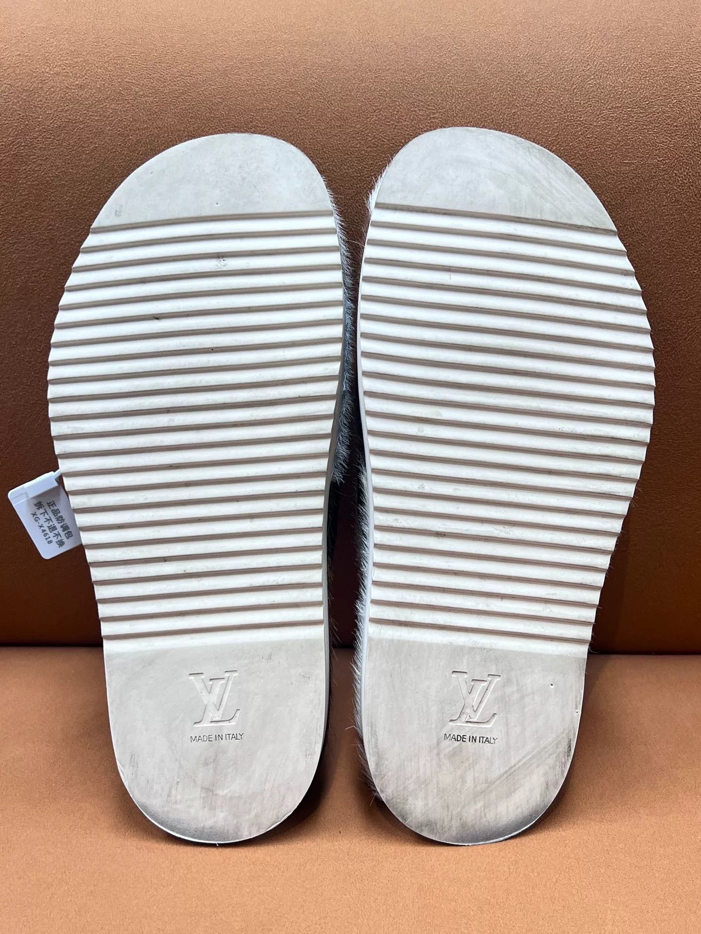 Louis Vuitton Louis Vuitton Easy Men's Leather Slides Size US 9 / EU 42 - 8 Thumbnail