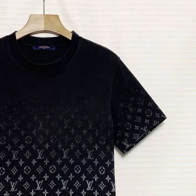Louis Vuitton Louis Vuitton All-over Logo Gradient T-shirt Men's Size US L / EU 52-54 / 3 - 3 Thumbnail