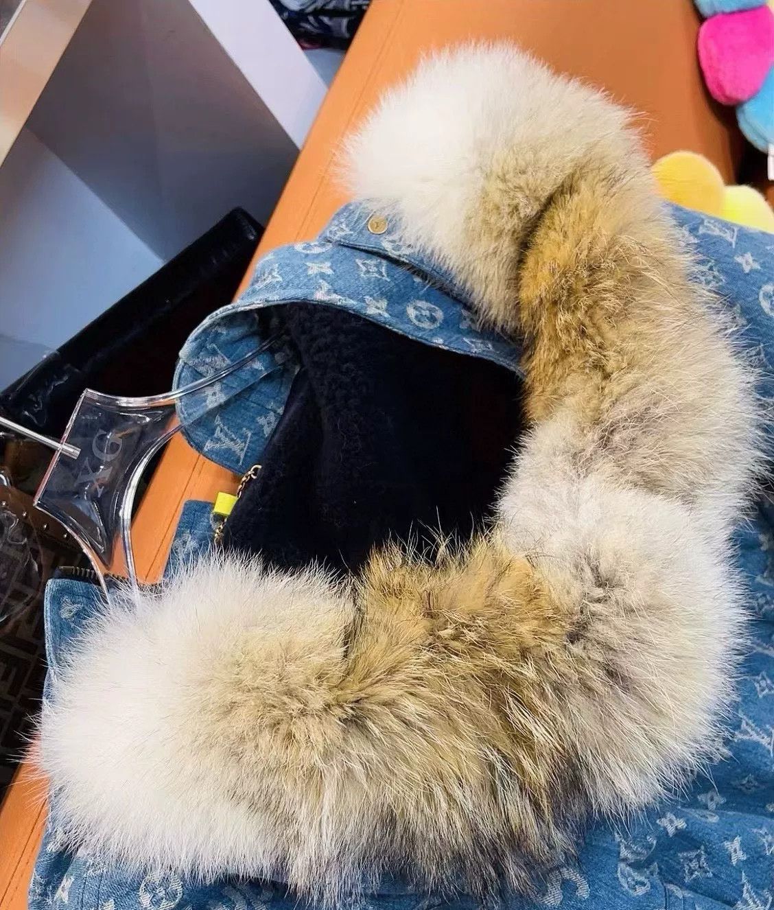 Louis Vuitton LV x Supreme Denim Logo Fur Collar Jacket Size US L / EU 52-54 / 3 - 8 Thumbnail