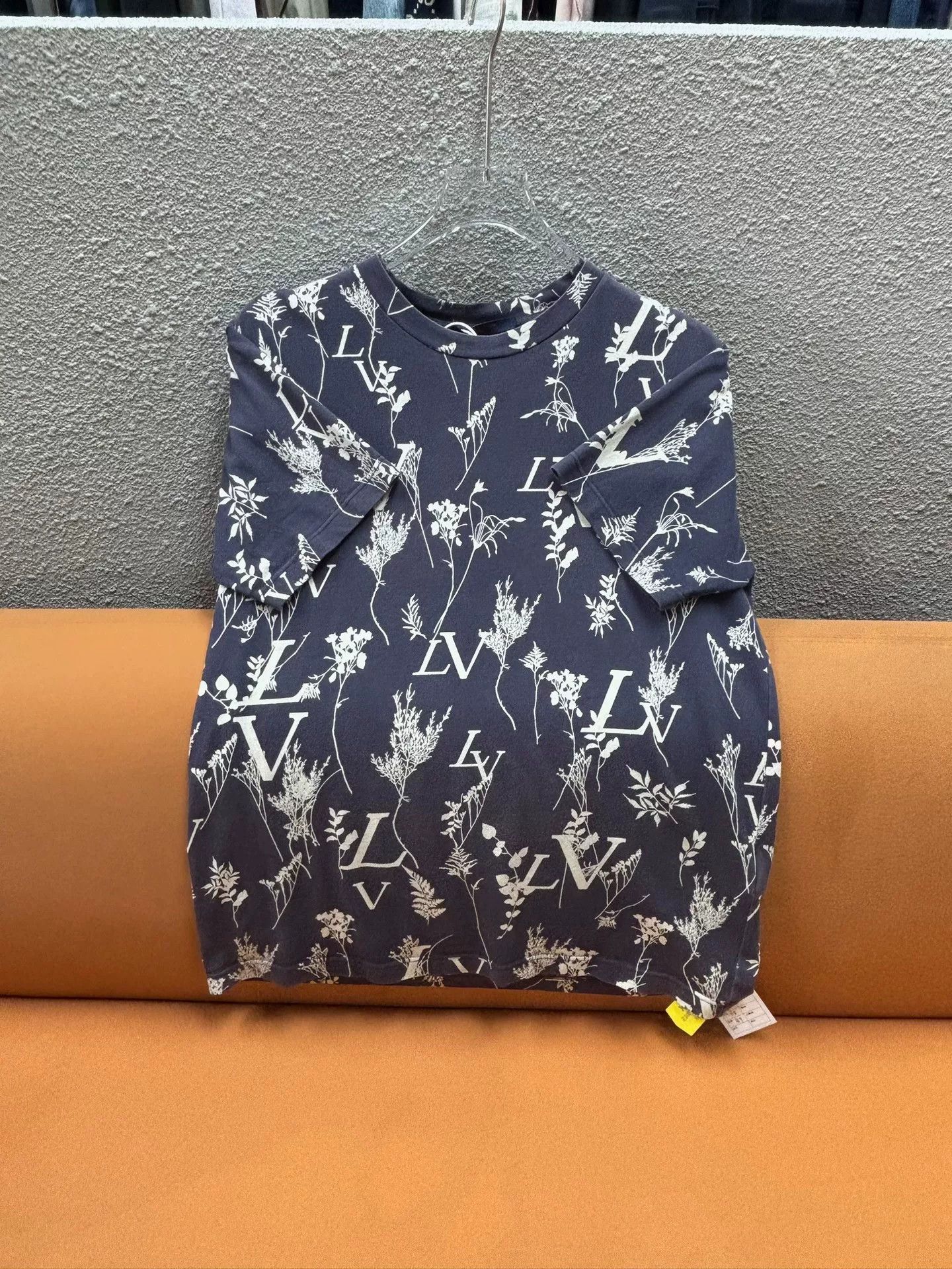 Louis Vuitton Louis Vuitton Letter Print Crewneck T-Shirt Size US M / EU 48-50 / 2 - 3 Thumbnail