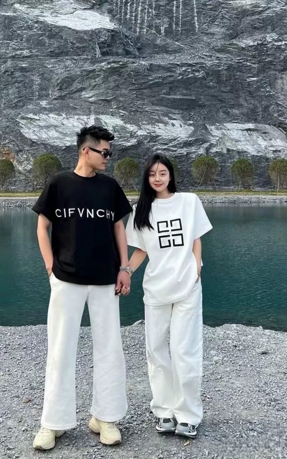 Givenchy Givenchy FW22 Archetype Logo Men's T-Shirt Size US XL / EU 56 / 4 - 5 Thumbnail