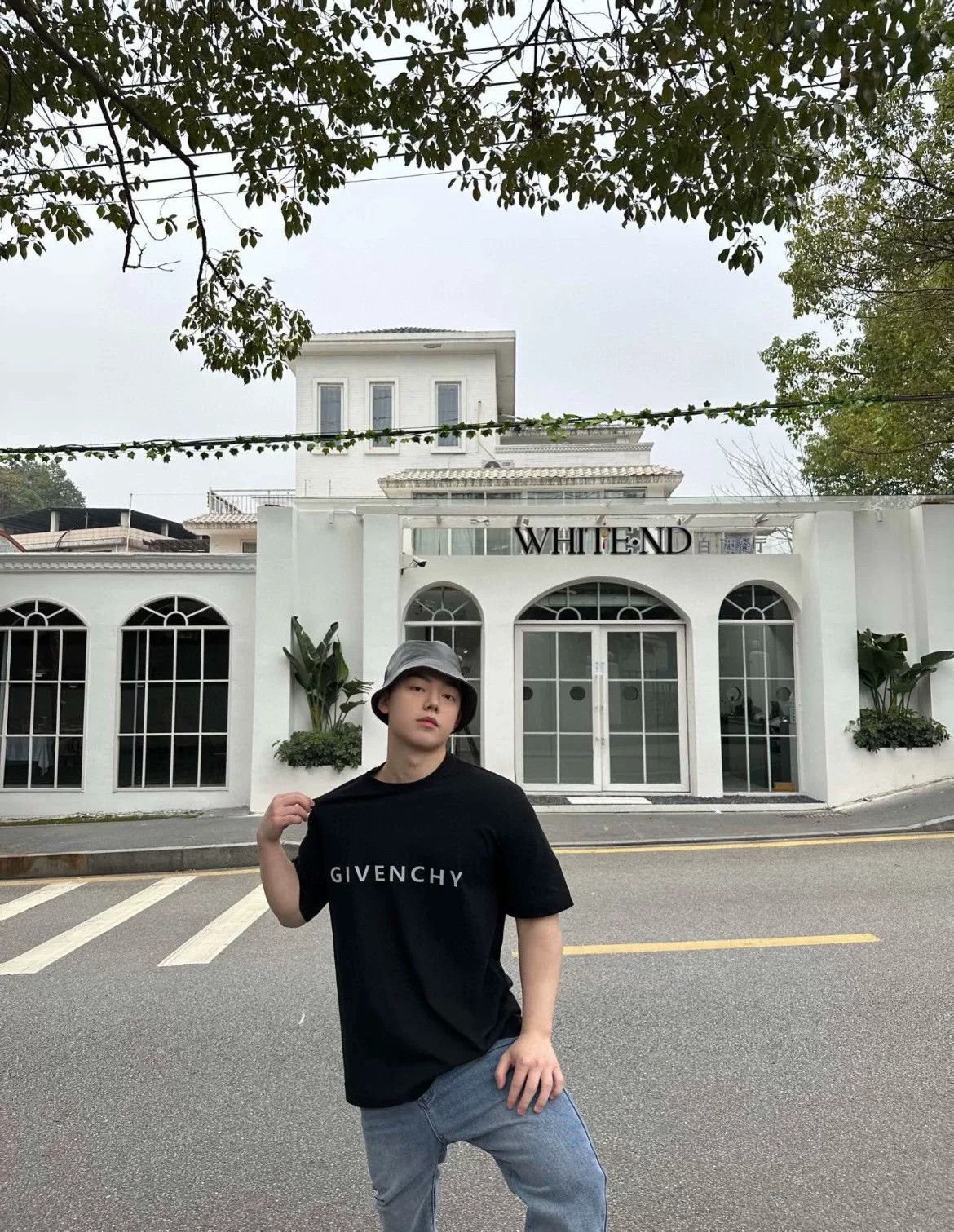 Givenchy Givenchy FW22 Archetype Logo Men's T-Shirt Size US XL / EU 56 / 4 - 7 Thumbnail