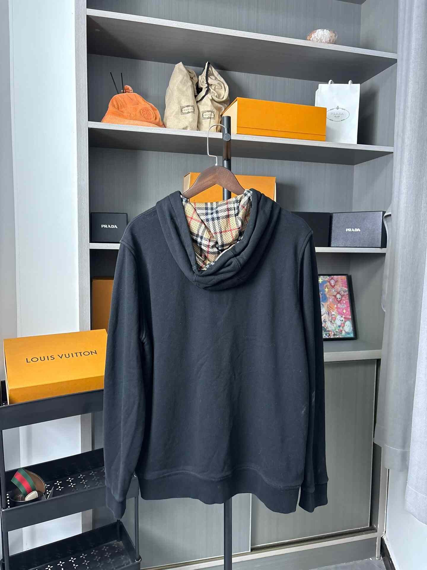 Burberry Burberry Plaid Black Hoodie L Men Size US L / EU 52-54 / 3 - 2 Thumbnail