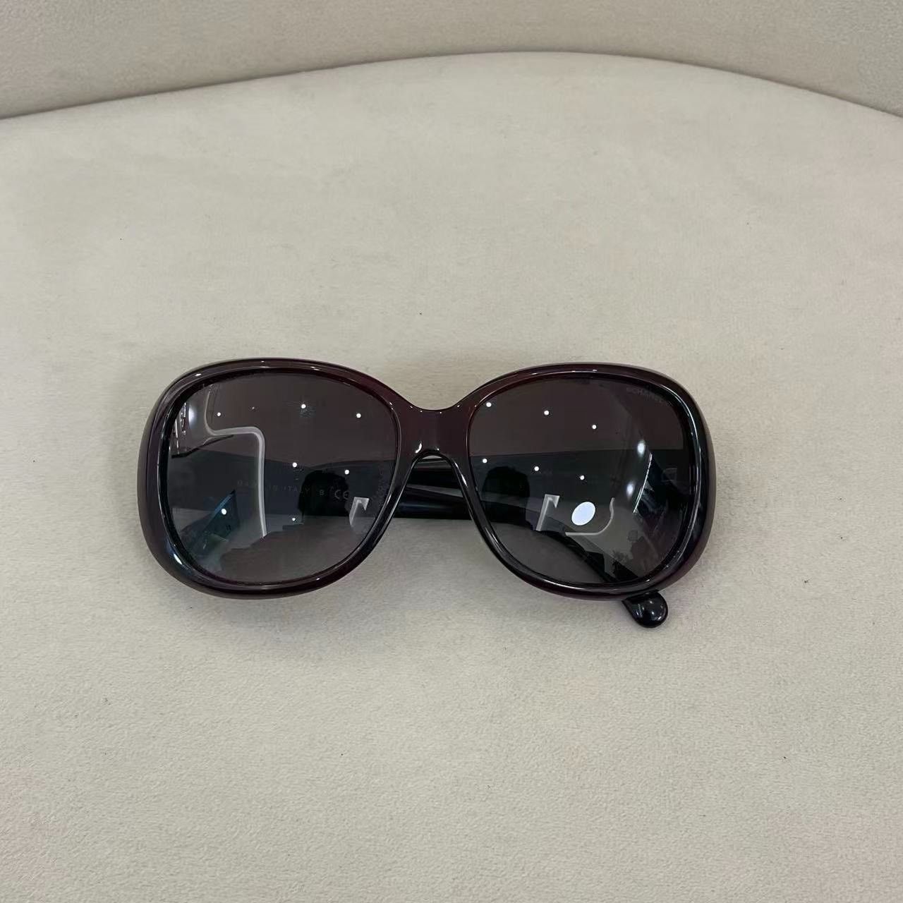 Chanel Chanel Classic Sunglasses Size ONE SIZE - 2 Thumbnail