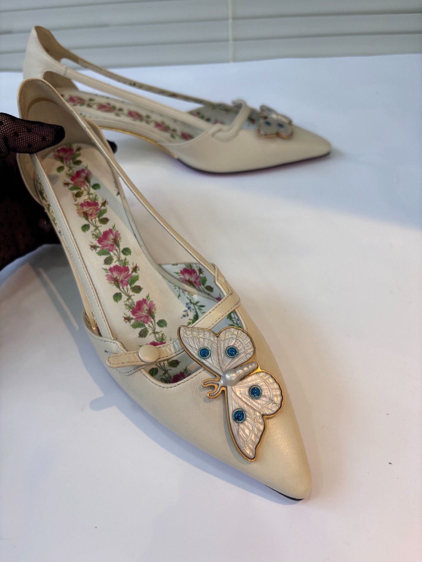 Gucci Gucci Bamboo Heel Tortoiseshell Bow Floral Size US 5 / IT 35 - 6 Thumbnail