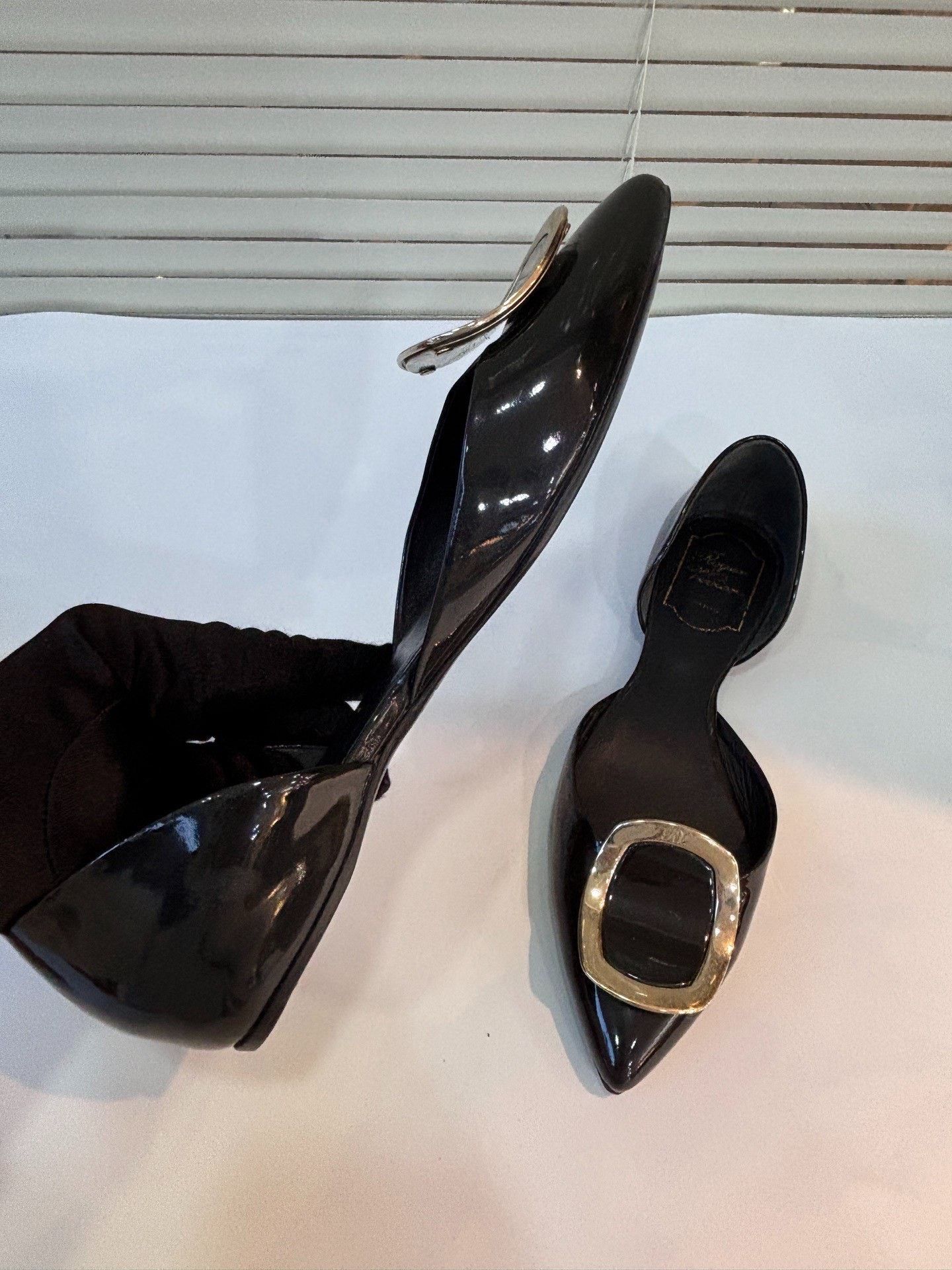 Roger Vivier RV Black Patent Leather Flats Size US 5 / IT 35 - 3 Thumbnail