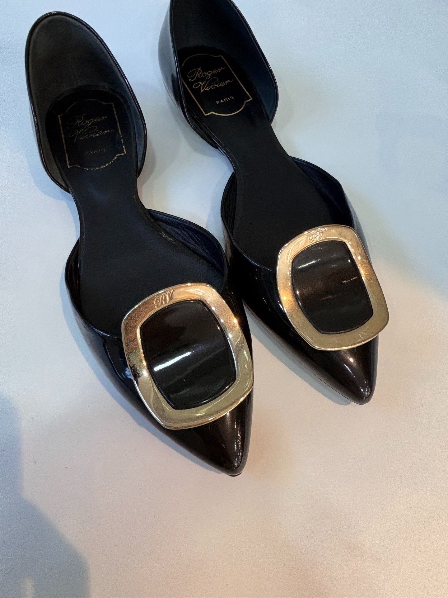 Roger Vivier RV Black Patent Leather Flats Size US 5 / IT 35 - 2 Thumbnail