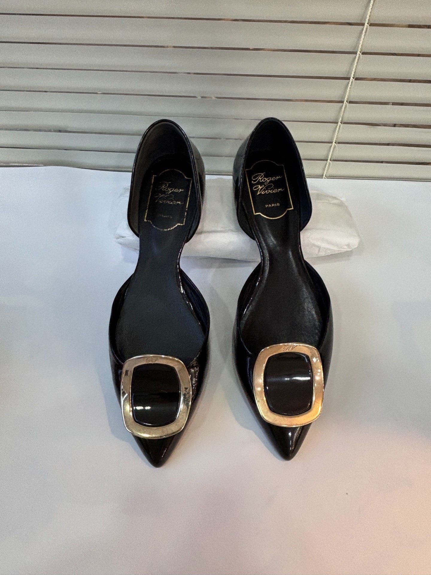 Roger Vivier RV Black Patent Leather Flats Size US 5 / IT 35 - 8 Thumbnail