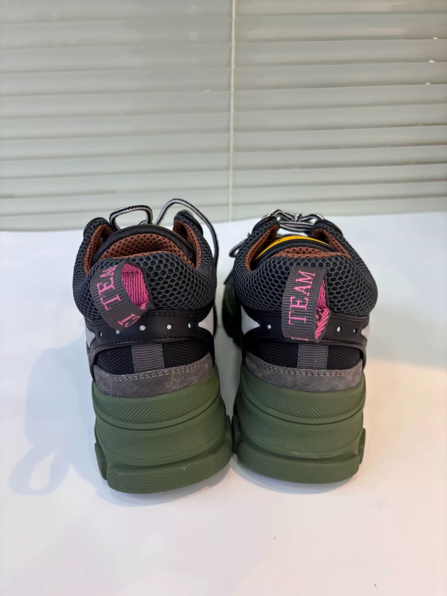 Gucci Gucci Olive Green Sneakers Size 36 Size US 5 / IT 35 - 7 Thumbnail
