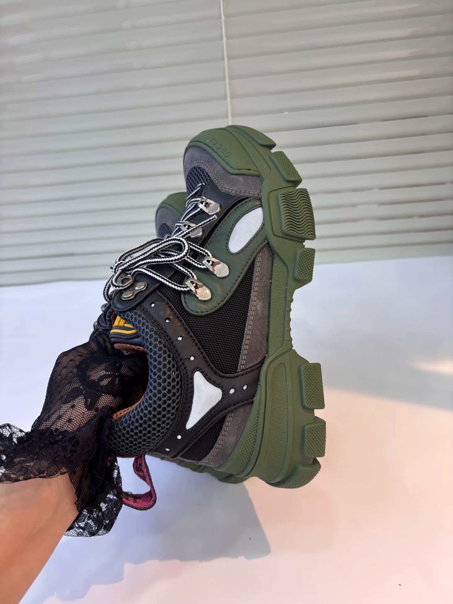 Gucci Gucci Olive Green Sneakers Size 36 Size US 5 / IT 35 - 4 Thumbnail