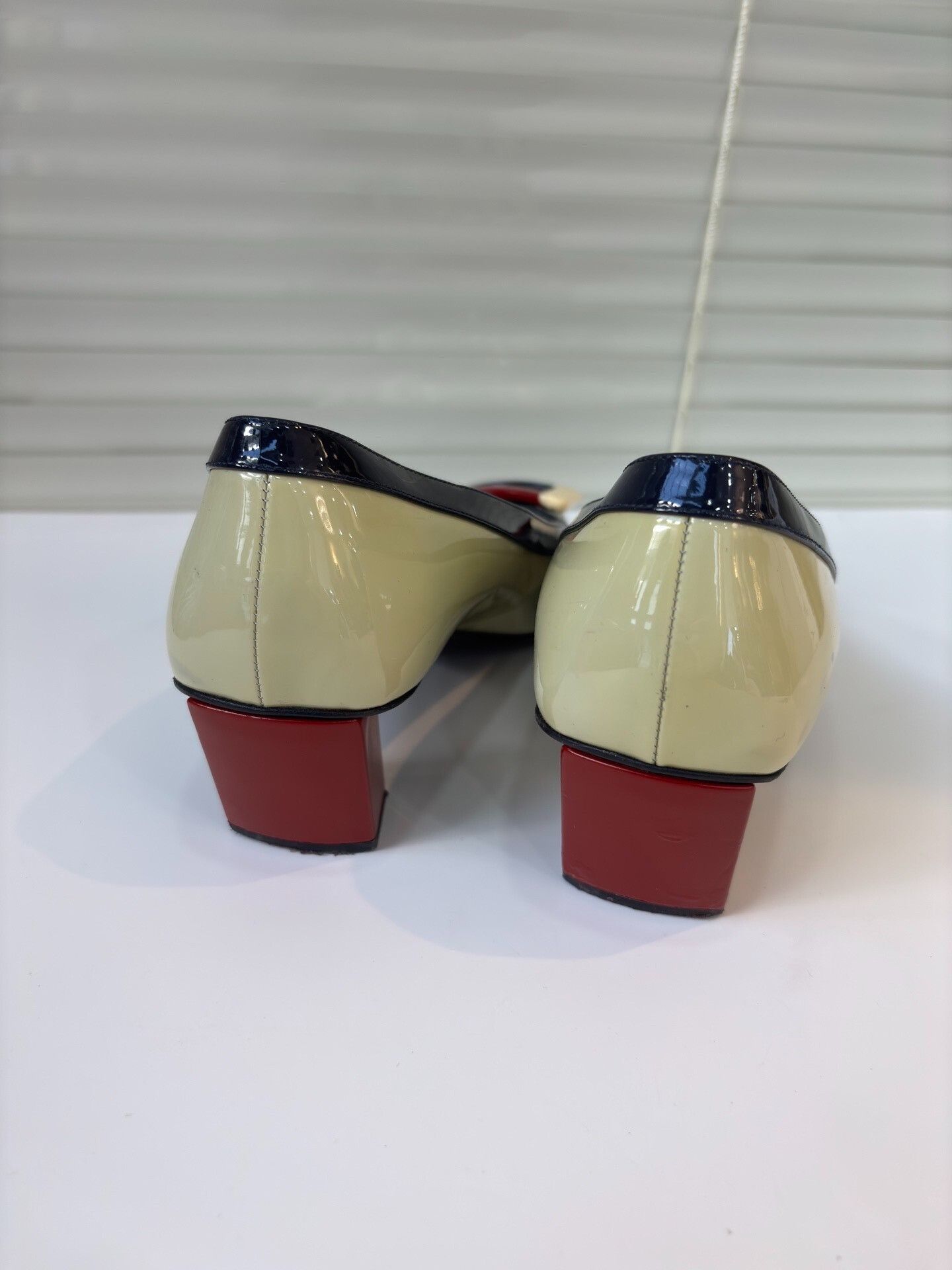 Roger Vivier RV Classic Colorblock Women's Shoes Size US 7.5 / IT 37.5 - 4 Thumbnail