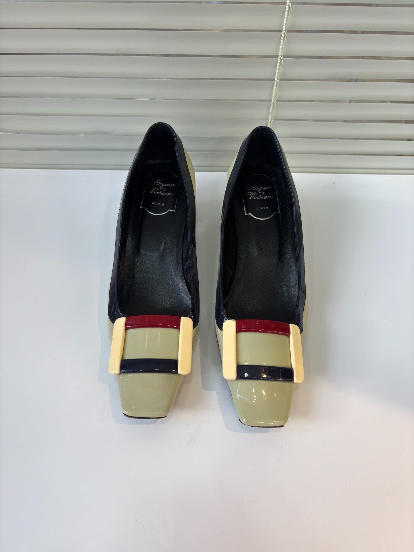 Roger Vivier RV Classic Colorblock Women's Shoes Size US 7.5 / IT 37.5 - 3 Thumbnail