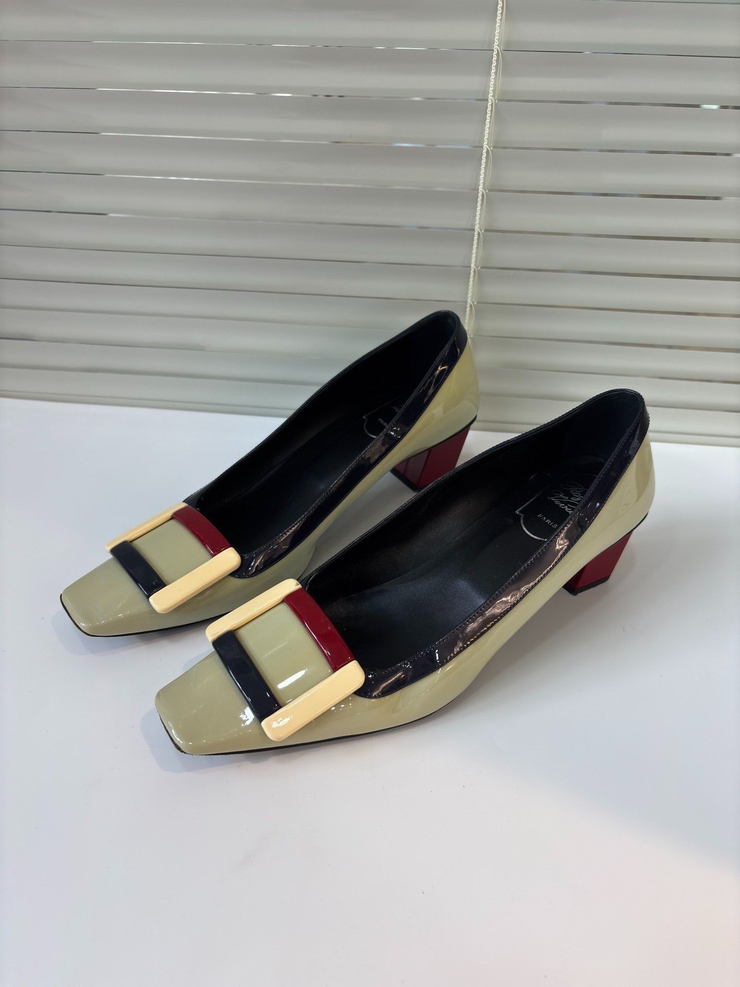 Roger Vivier RV Classic Colorblock Women's Shoes Size US 7.5 / IT 37.5 - 2 Thumbnail