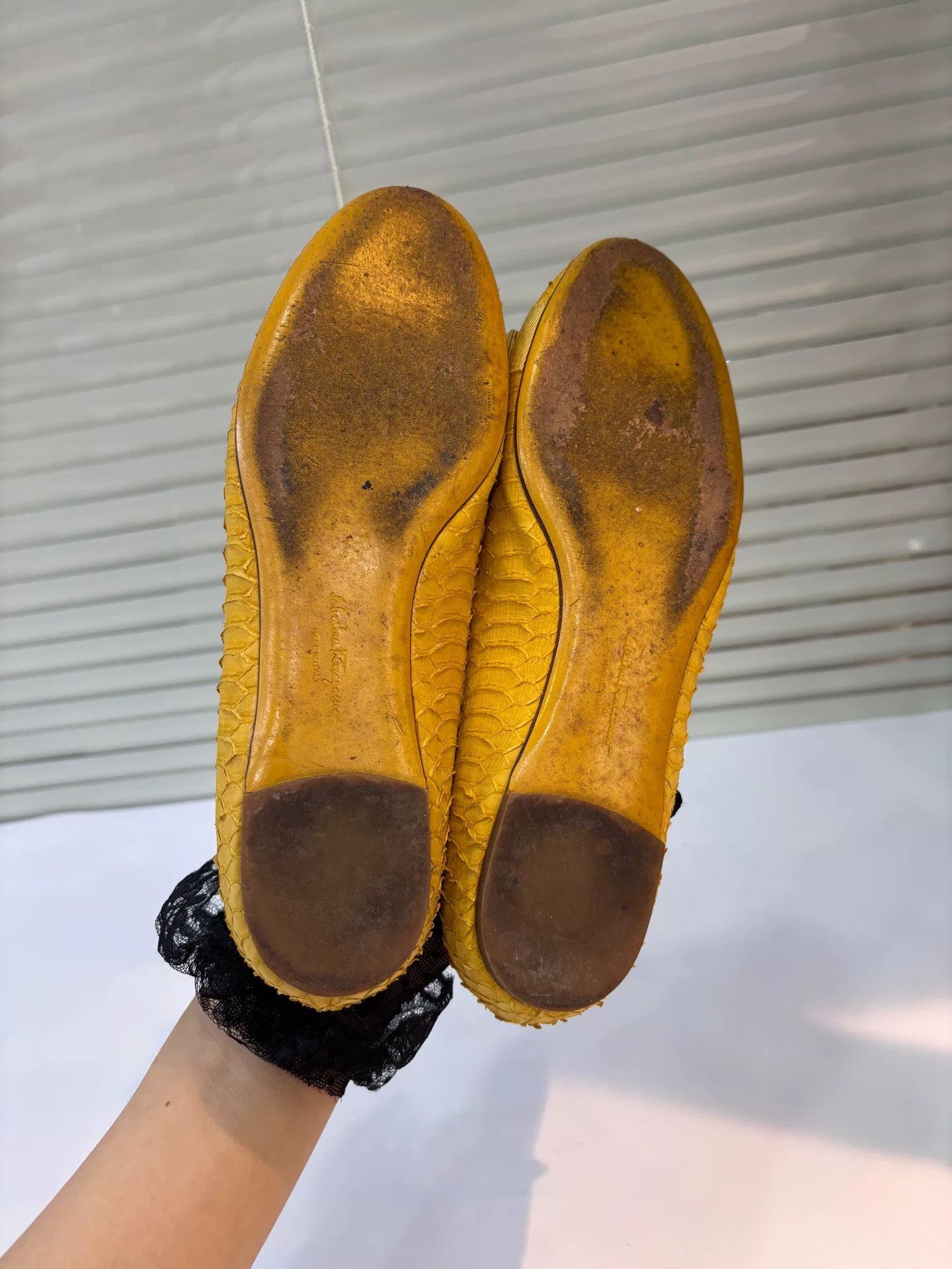 Salvatore Ferragamo Ferragamo Yellow Snake Skin Flat Shoes Size US 5.5 / IT 35.5 - 5 Thumbnail