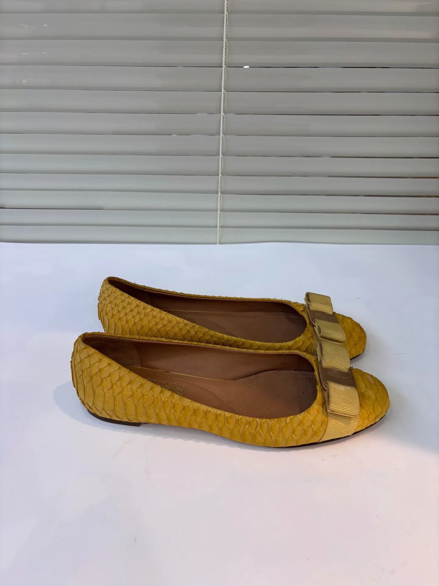 Salvatore Ferragamo Ferragamo Yellow Snake Skin Flat Shoes Size US 5.5 / IT 35.5 - 2 Thumbnail
