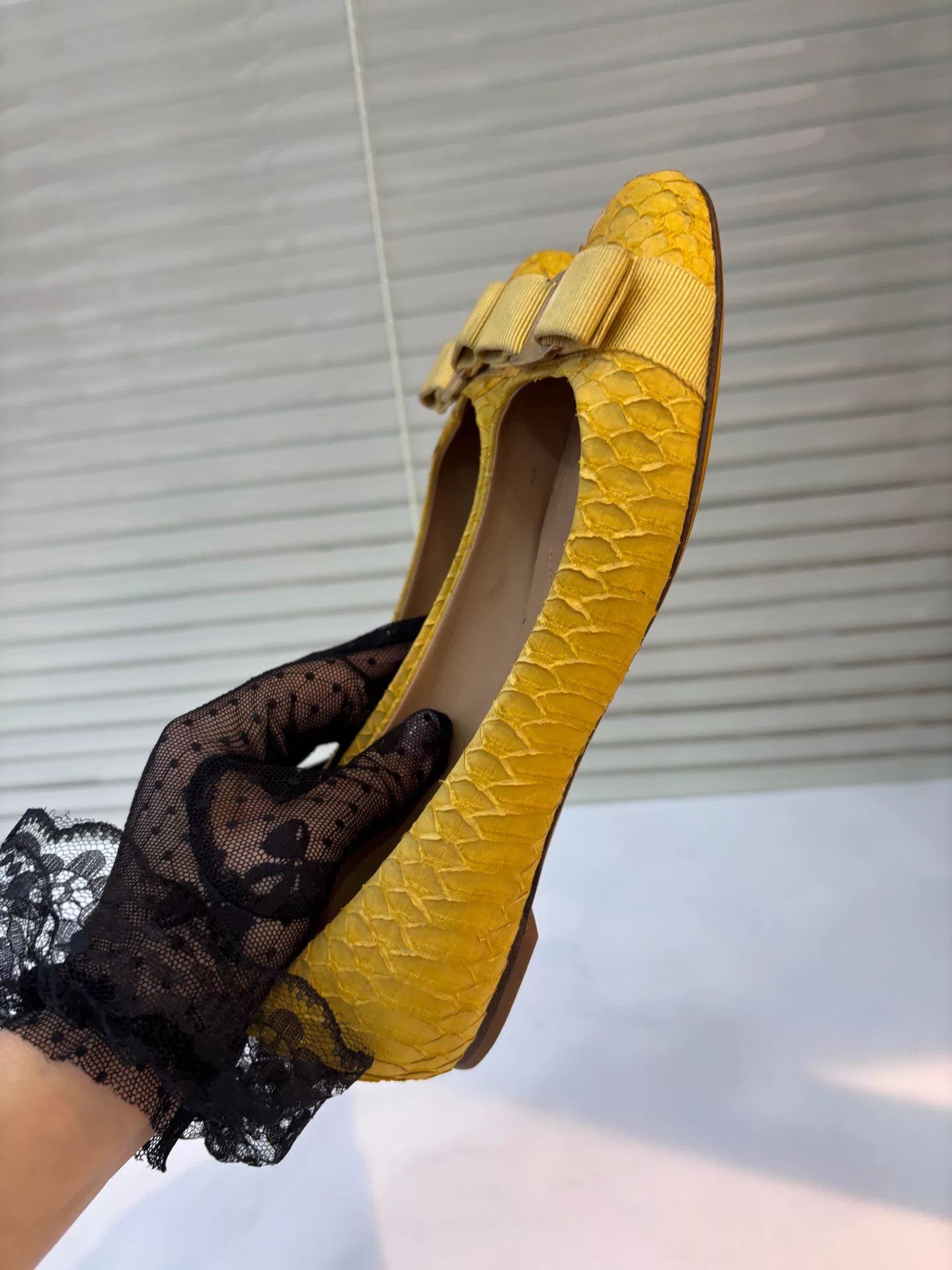 Salvatore Ferragamo Ferragamo Yellow Snake Skin Flat Shoes Size US 5.5 / IT 35.5 - 6 Thumbnail