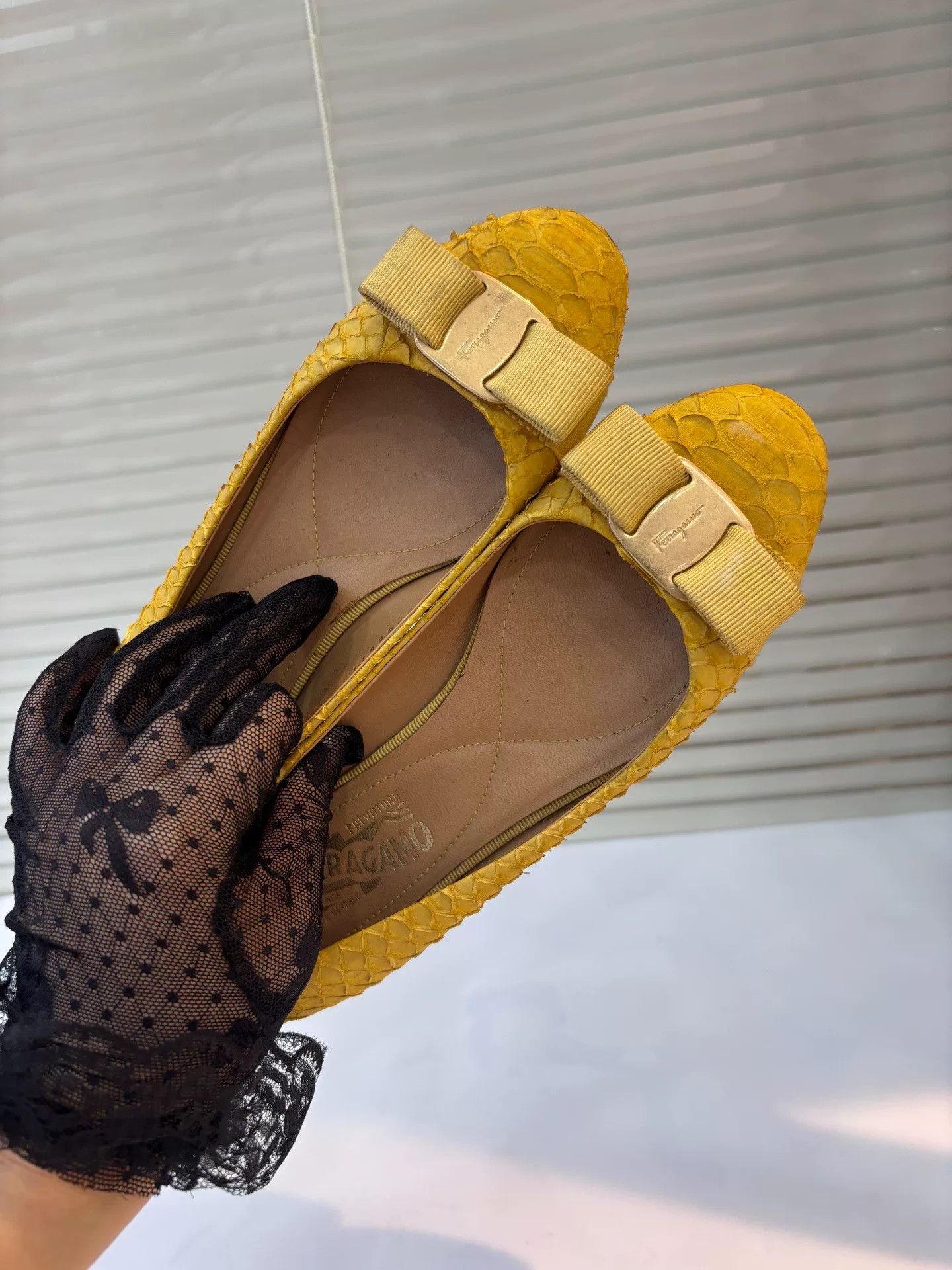 Salvatore Ferragamo Ferragamo Yellow Snake Skin Flat Shoes Size US 5.5 / IT 35.5 - 7 Thumbnail