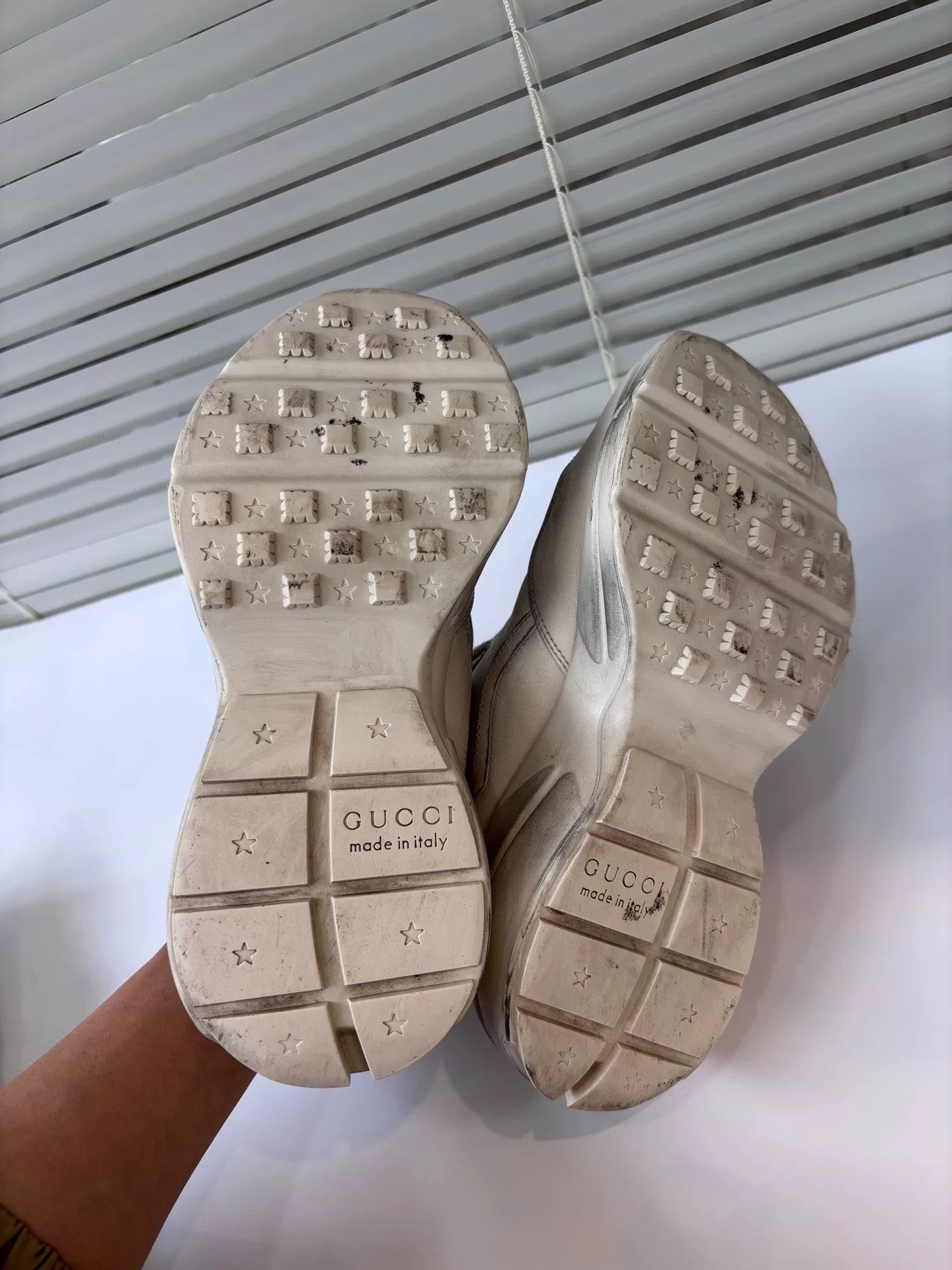 Gucci Gucci Lips Print Distressed Dad Shoes Size US 5.5 / IT 35.5 - 6 Thumbnail