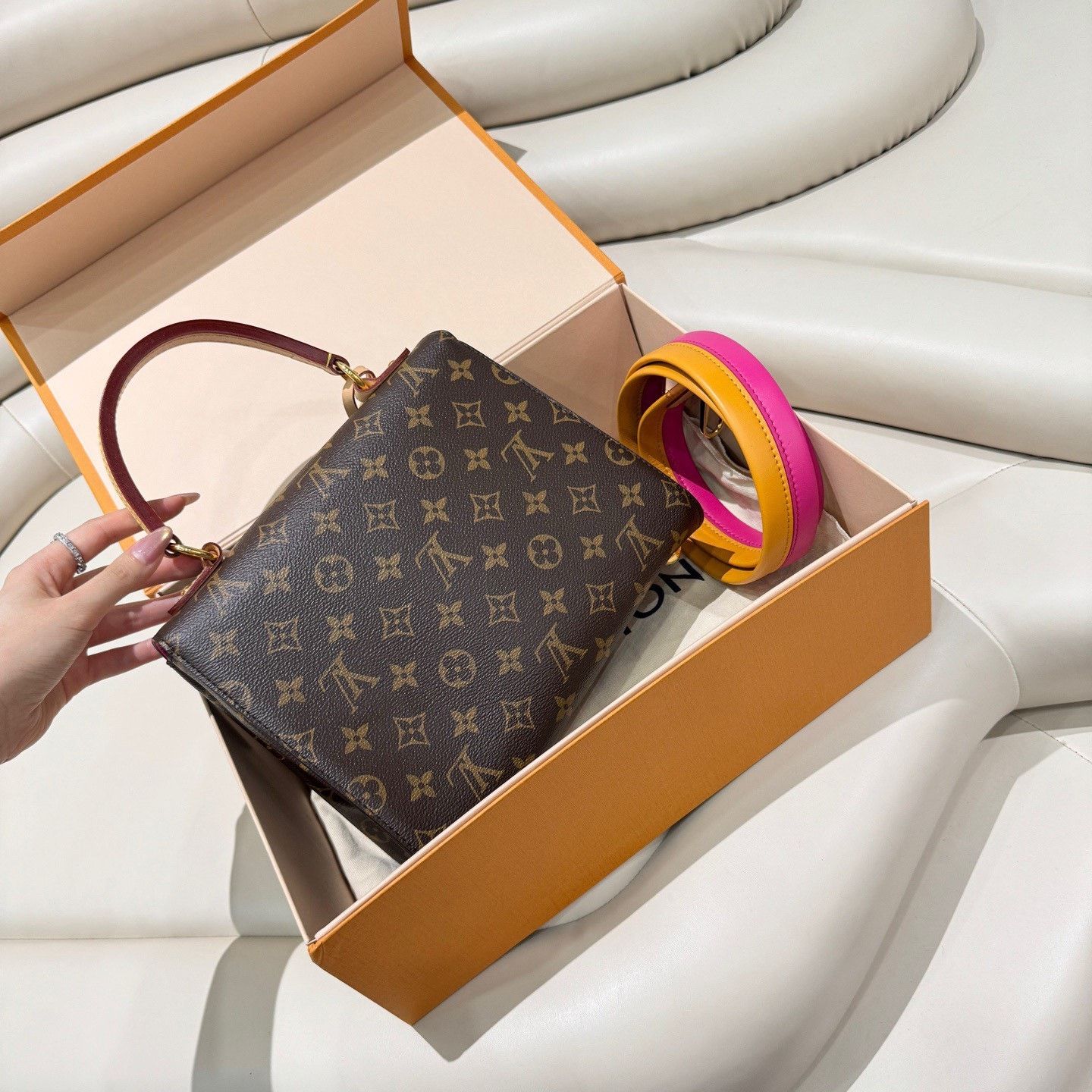 Louis Vuitton LV Cluny BB Handbag Size ONE SIZE - 7 Thumbnail