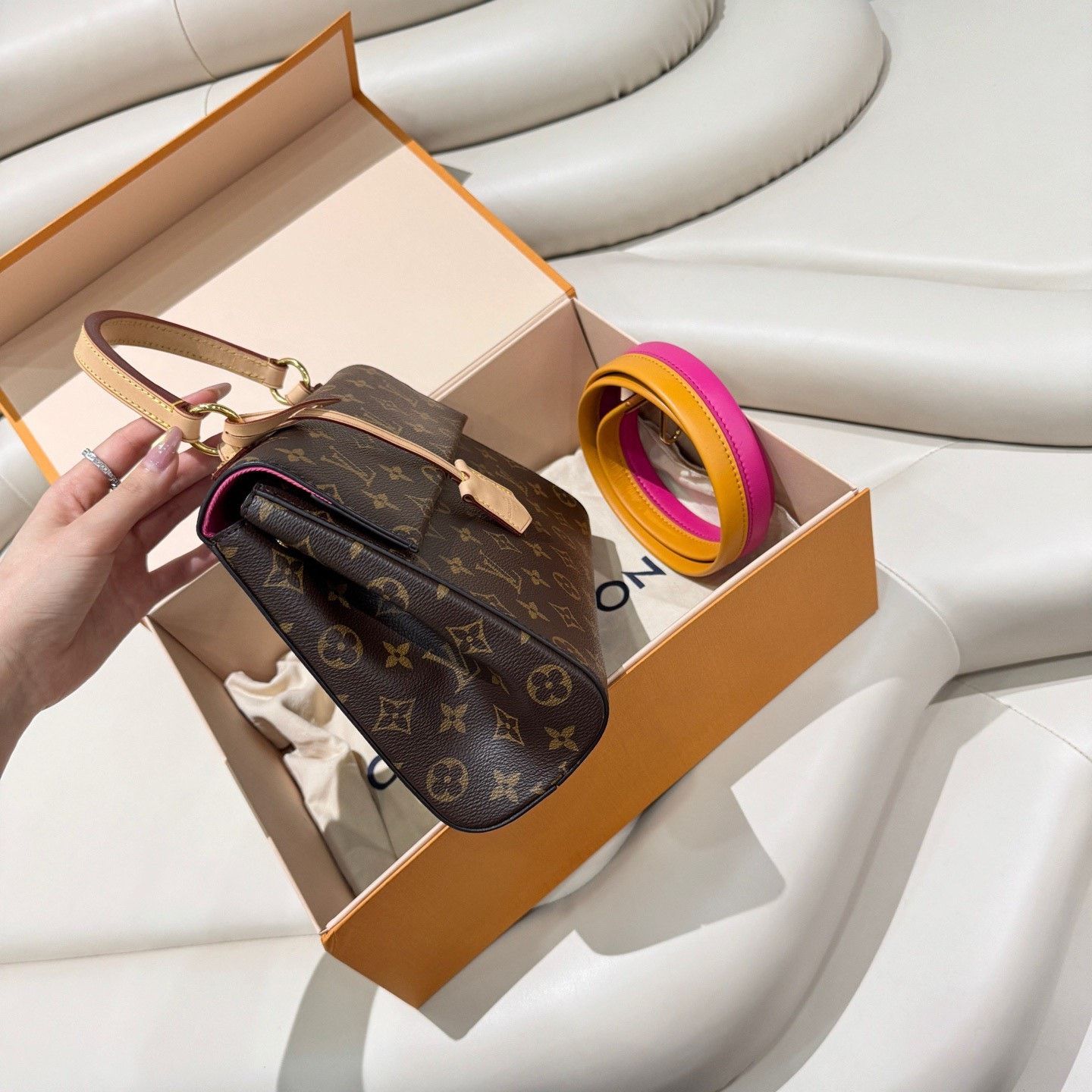 Louis Vuitton LV Cluny BB Handbag Size ONE SIZE - 2 Thumbnail