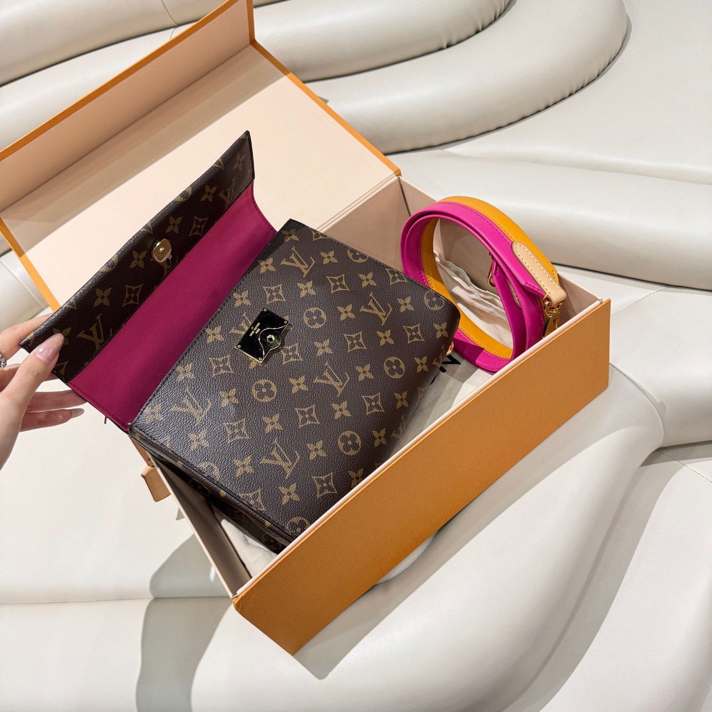 Louis Vuitton LV Cluny BB Handbag Size ONE SIZE - 8 Thumbnail