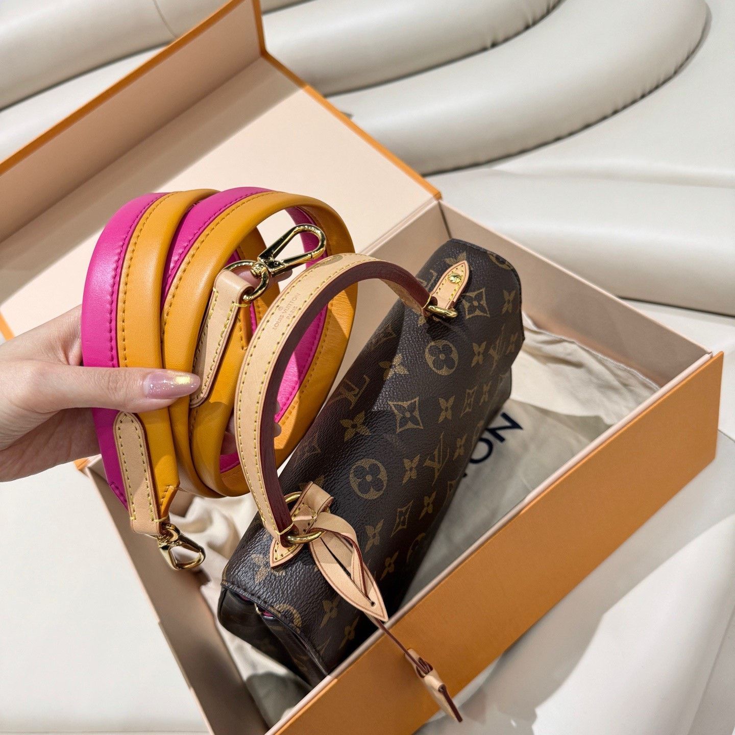 Louis Vuitton LV Cluny BB Handbag Size ONE SIZE - 5 Thumbnail