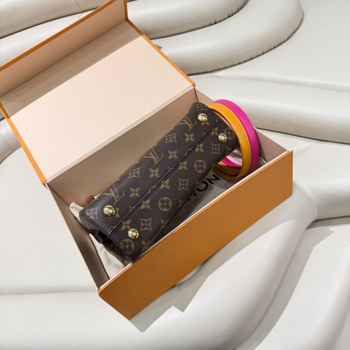 Louis Vuitton LV Cluny BB Handbag Size ONE SIZE - 3 Thumbnail