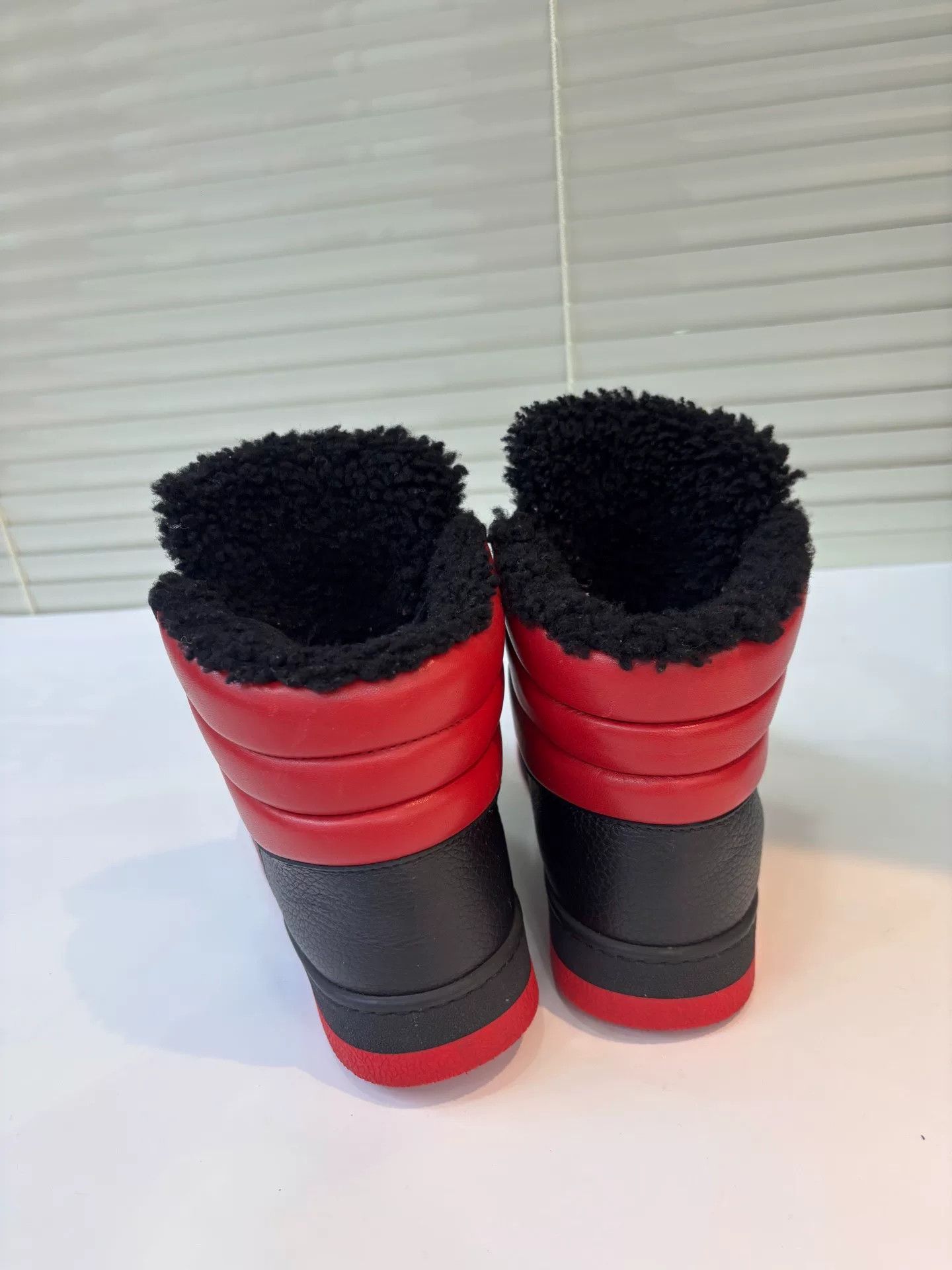 Gucci Gucci Black Leather Lamb Wool Sneakers Size US 5 / IT 35 - 3 Thumbnail