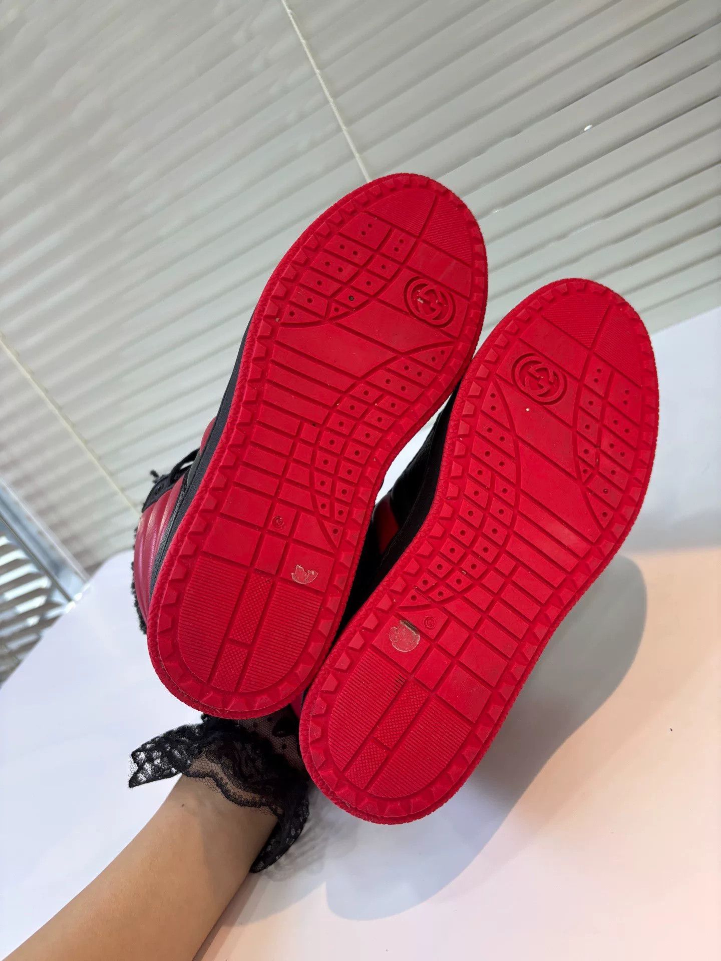 Gucci Gucci Black Leather Lamb Wool Sneakers Size US 5 / IT 35 - 2 Thumbnail