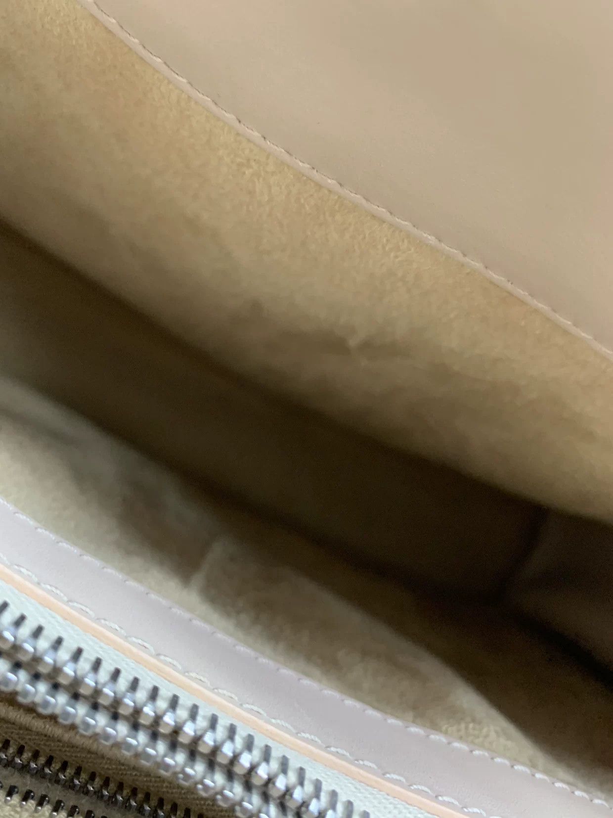 Louis Vuitton Louis Vuitton Silver Shoulder Bag 32 Women Size ONE SIZE - 6 Thumbnail