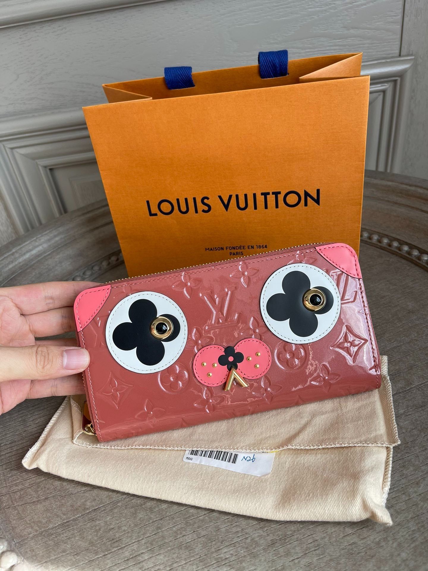 Louis Vuitton Louis Vuitton Patent Leather Dog Zip Wallet Size ONE SIZE - 3 Thumbnail