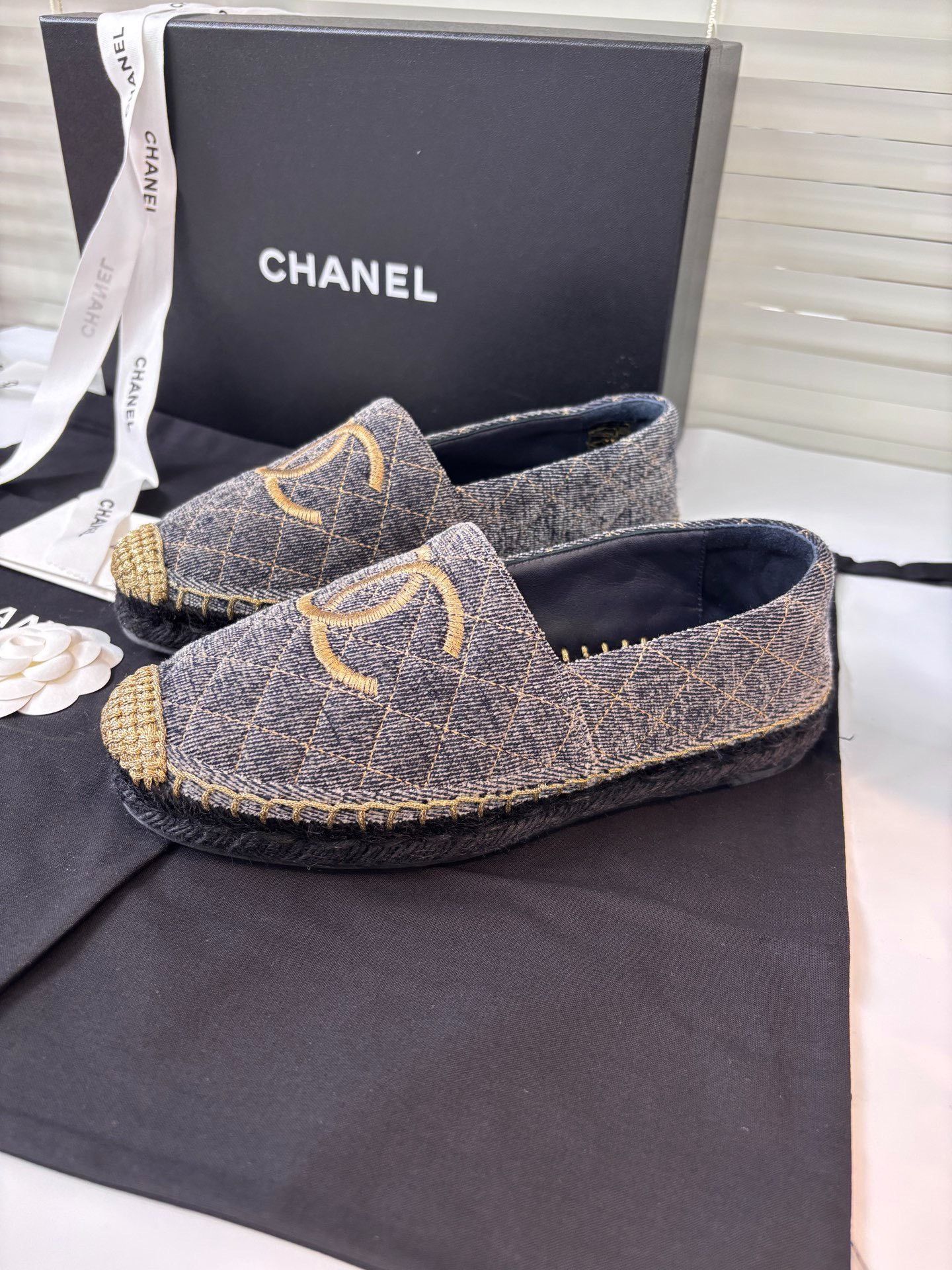 Chanel Chanel Denim Gold Embroidered CC Espadrilles Size US 6 / IT 36 - 5 Thumbnail
