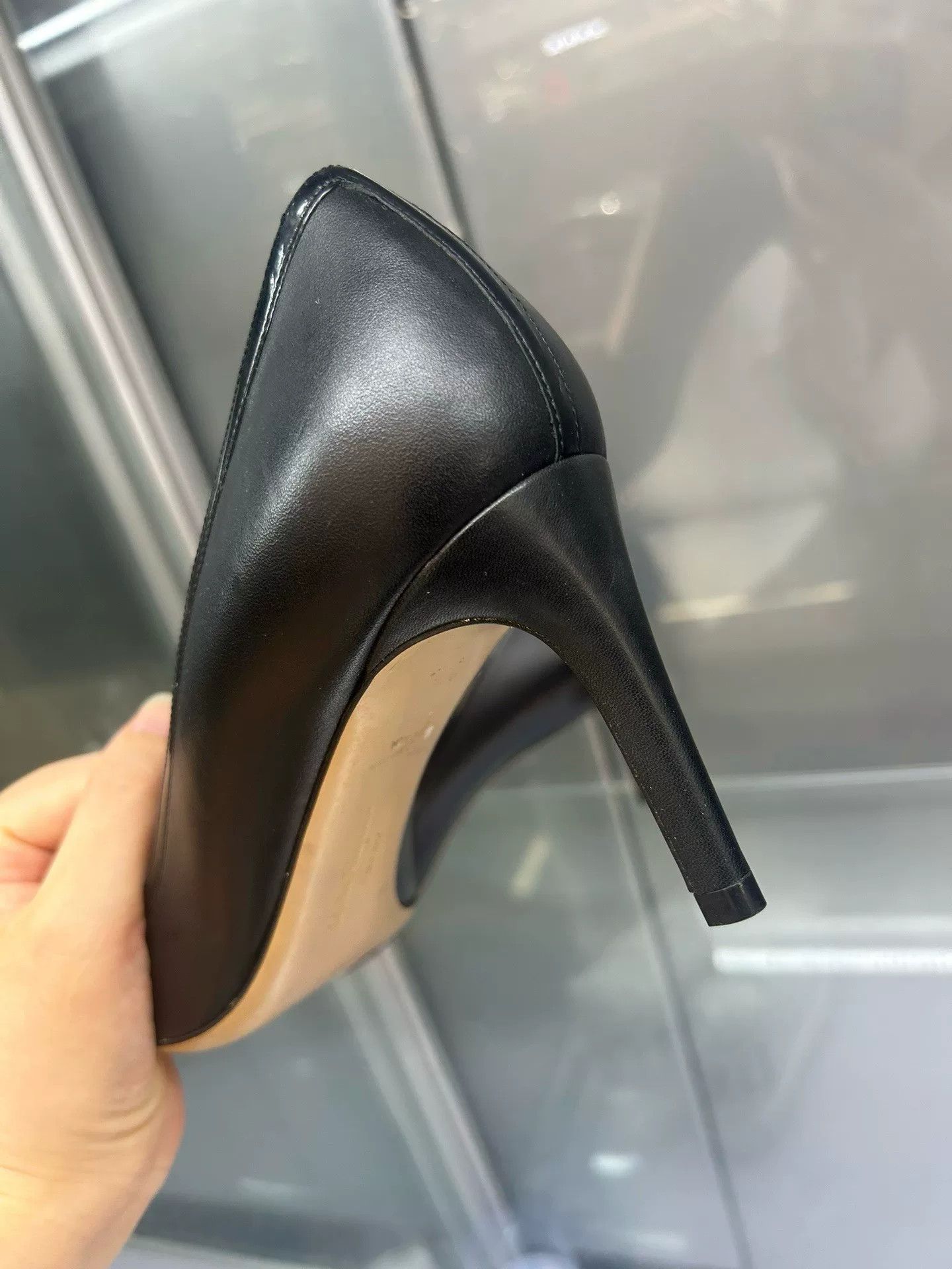 Salvatore Ferragamo Salvatore Ferragamo Women's Black Leather Heels Size US 7 / IT 37 - 4 Thumbnail