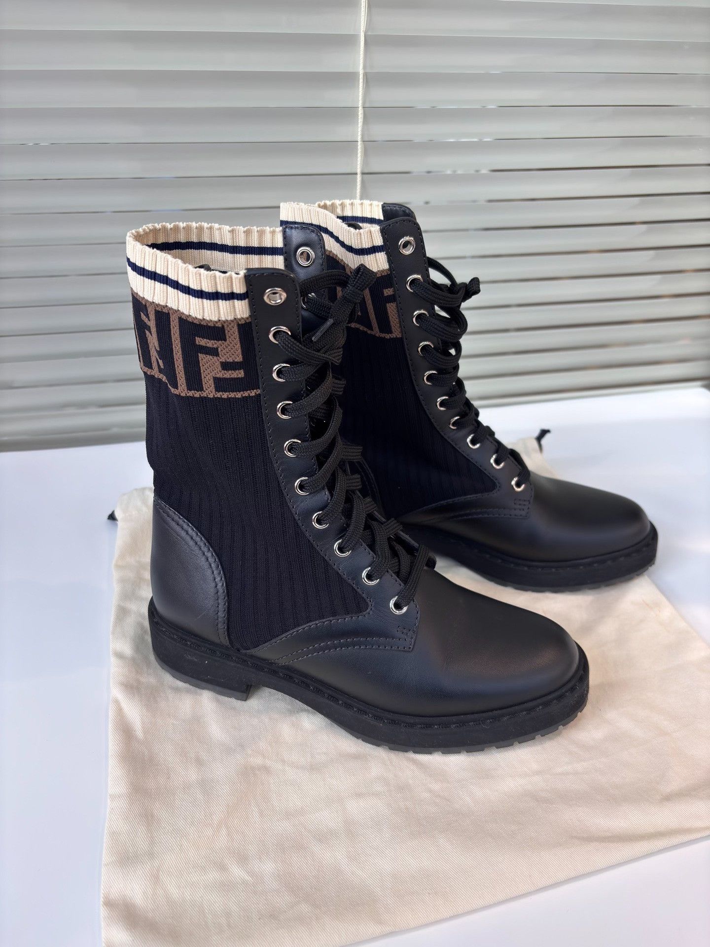 Fendi Fendi Black Leather Knit Logo Boots Size US 5 / IT 35 - 7 Thumbnail