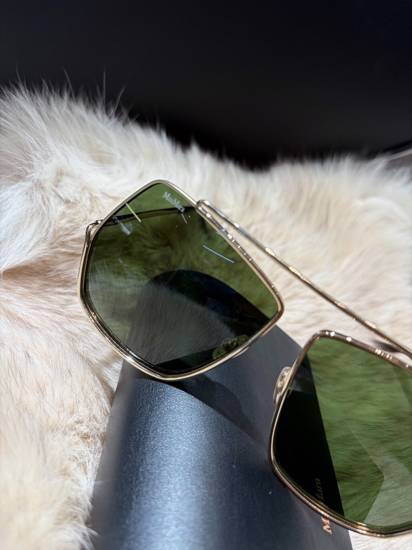 Max Mara Max Mara Oversized Fashion Sunglasses Size ONE SIZE - 5 Thumbnail