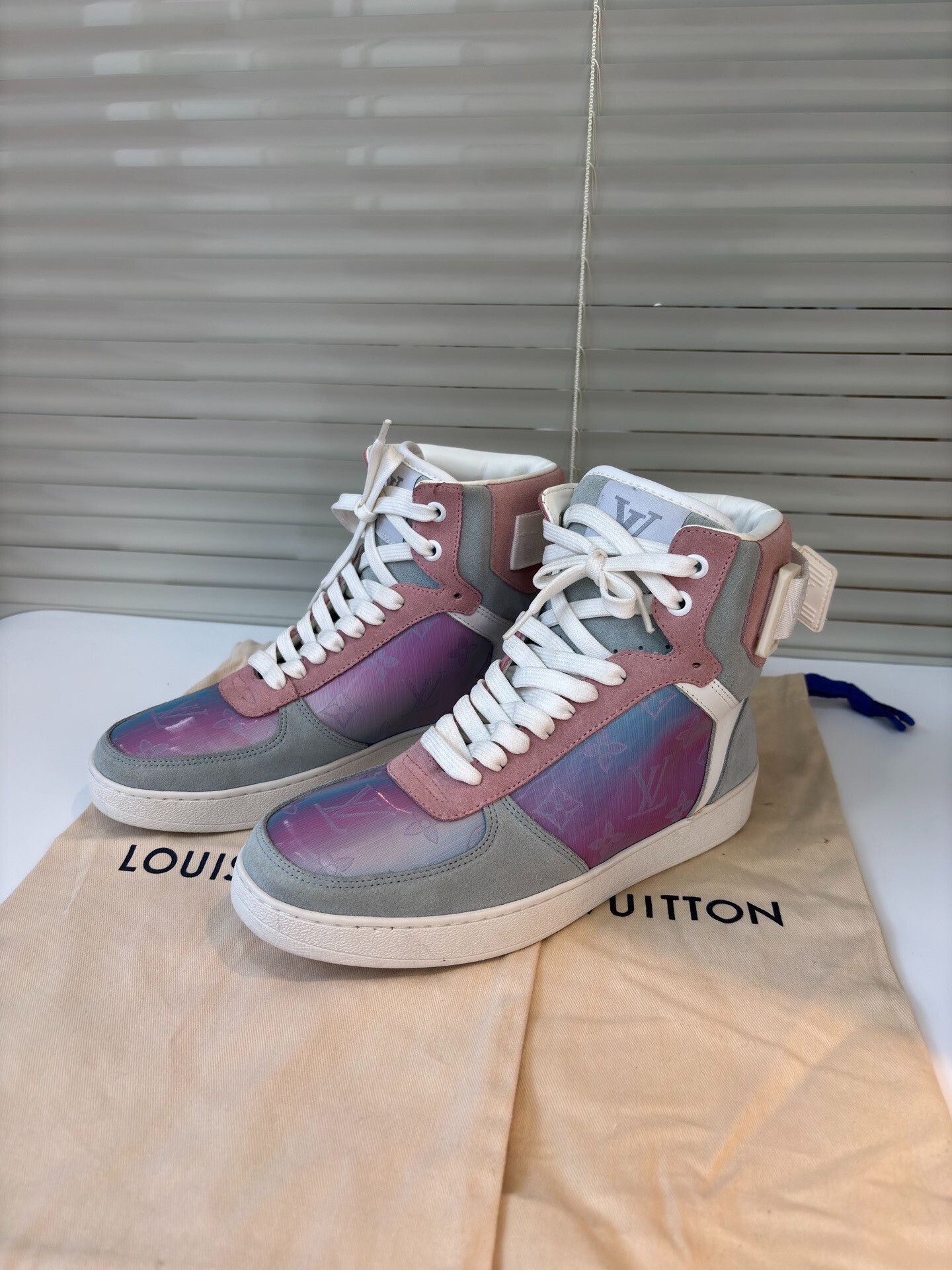 Louis Vuitton Louis Vuitton 19FW Rivoli High-Top Sneakers Size US 5 / IT 35 - 2 Thumbnail