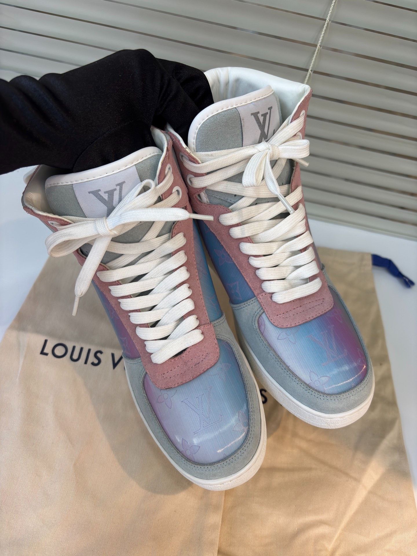 Louis Vuitton Louis Vuitton 19FW Rivoli High-Top Sneakers Size US 5 / IT 35 - 9 Thumbnail