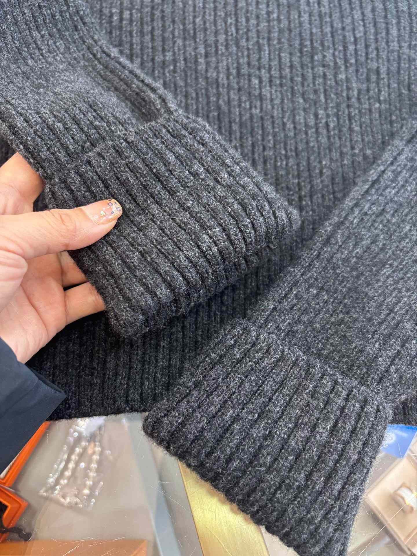 Hermes Hermes Gray Wool Turtleneck Sweater Size US M / EU 48-50 / 2 - 6 Thumbnail