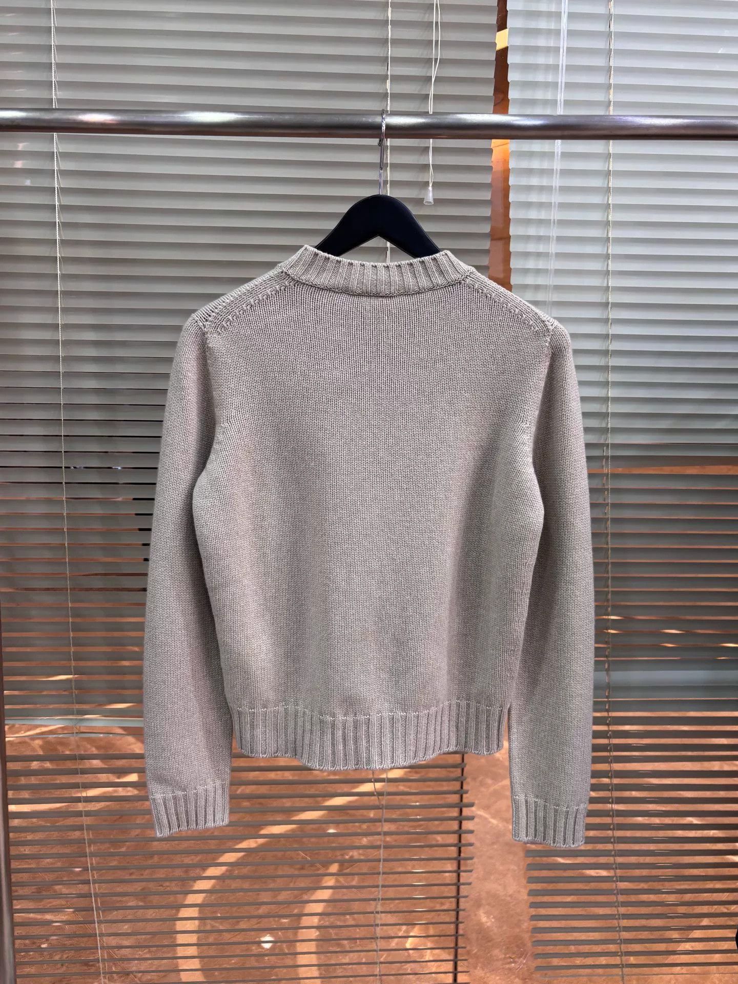 Max Mara MaxMara Short Light Beige Sweater Size S / US 4 / IT 40 - 2 Thumbnail