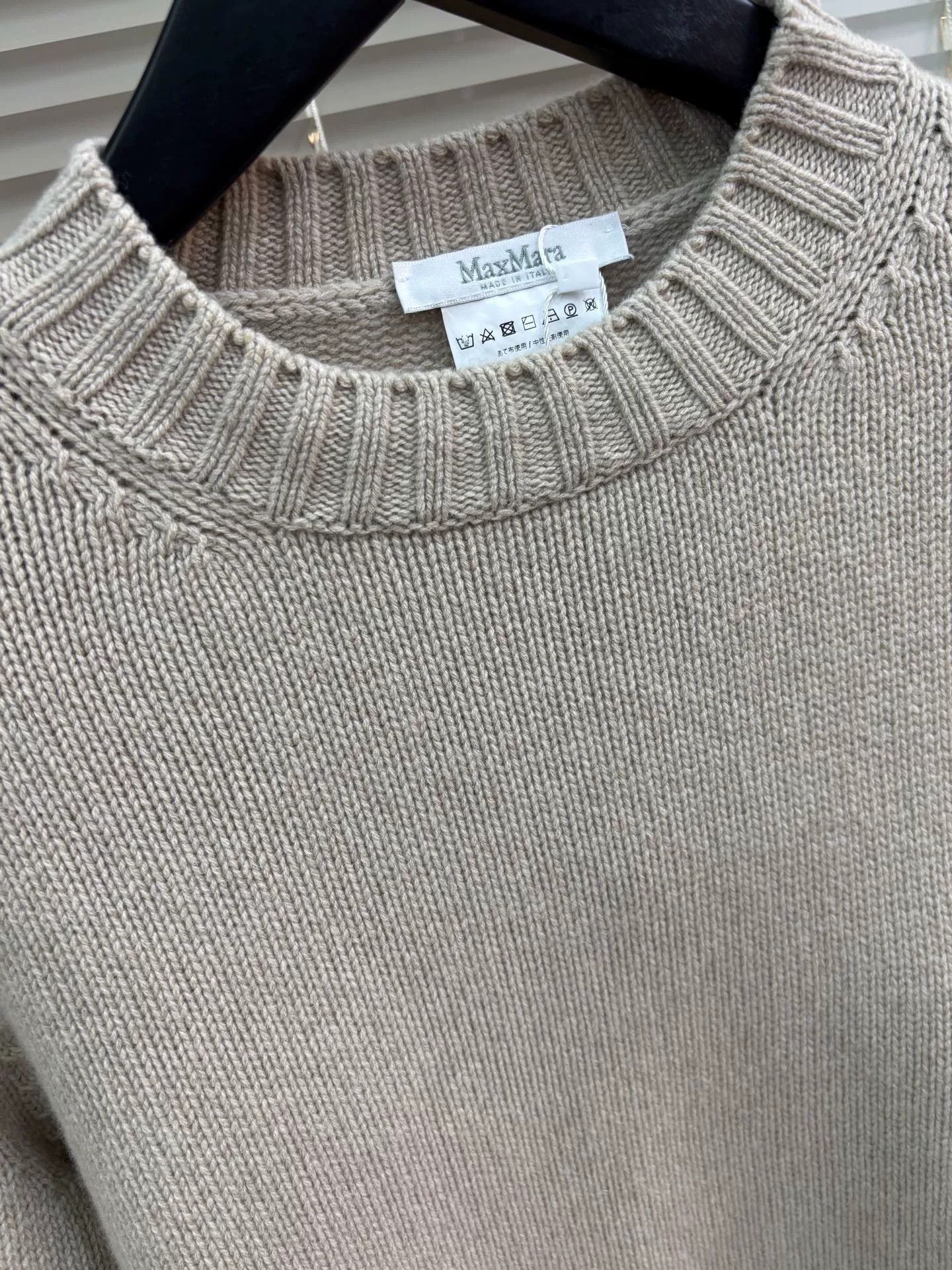 Max Mara MaxMara Short Light Beige Sweater Size S / US 4 / IT 40 - 3 Thumbnail