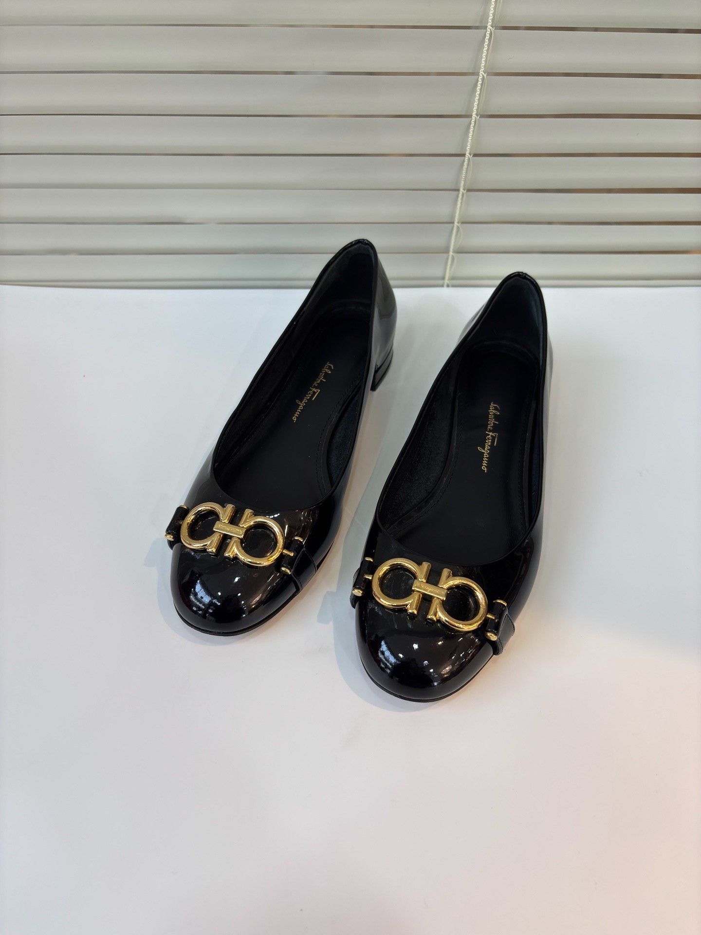 Salvatore Ferragamo Ferragamo Black Patent Leather Flats Size US 4.5 / IT 34.5 - 3 Thumbnail