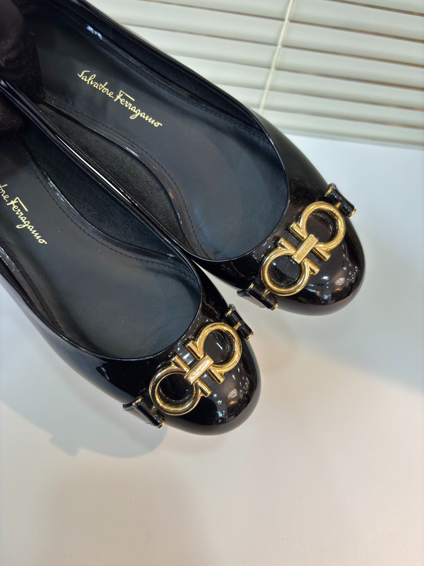 Salvatore Ferragamo Ferragamo Black Patent Leather Flats Size US 4.5 / IT 34.5 - 2 Thumbnail