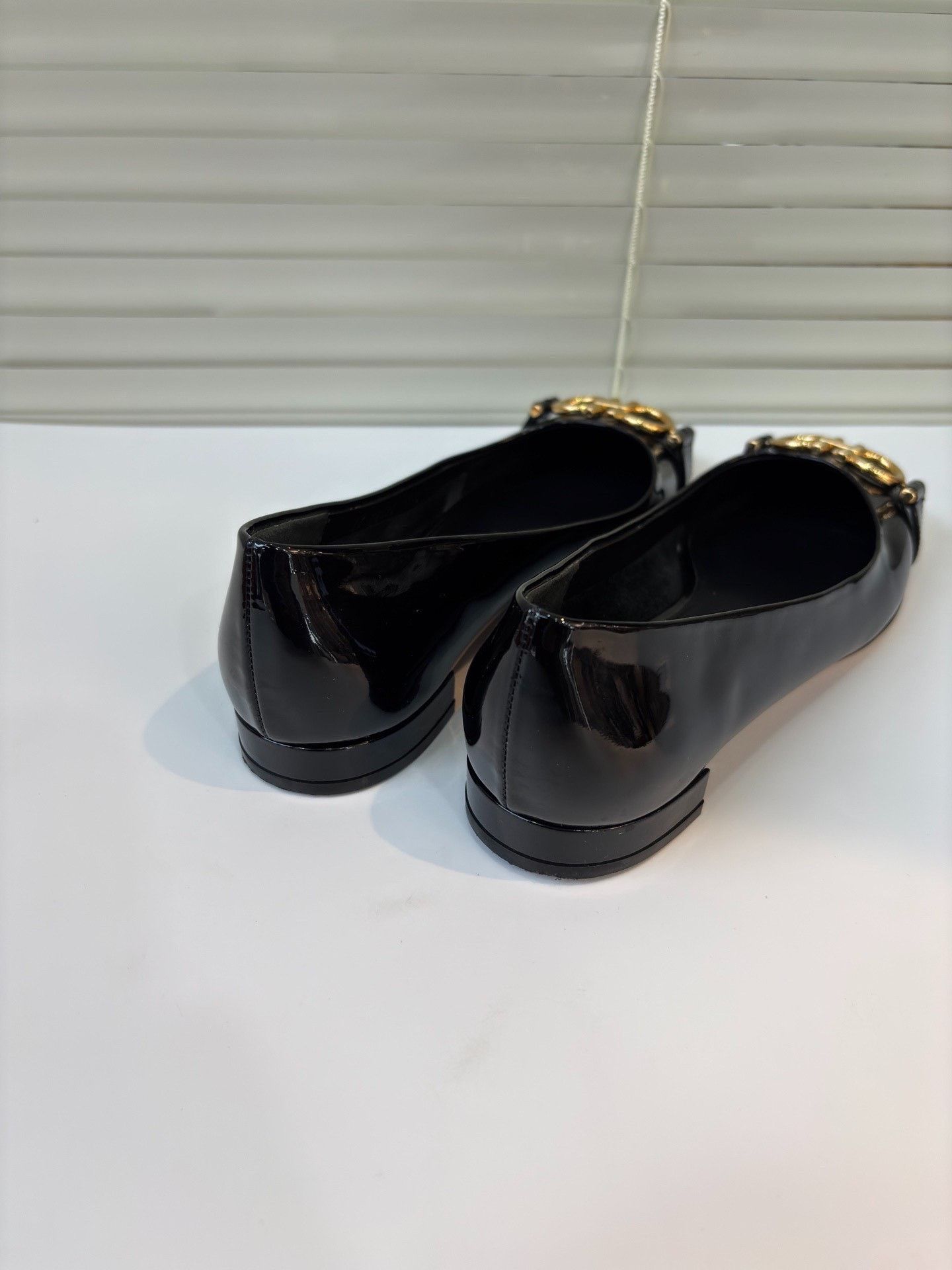 Salvatore Ferragamo Ferragamo Black Patent Leather Flats Size US 4.5 / IT 34.5 - 5 Thumbnail