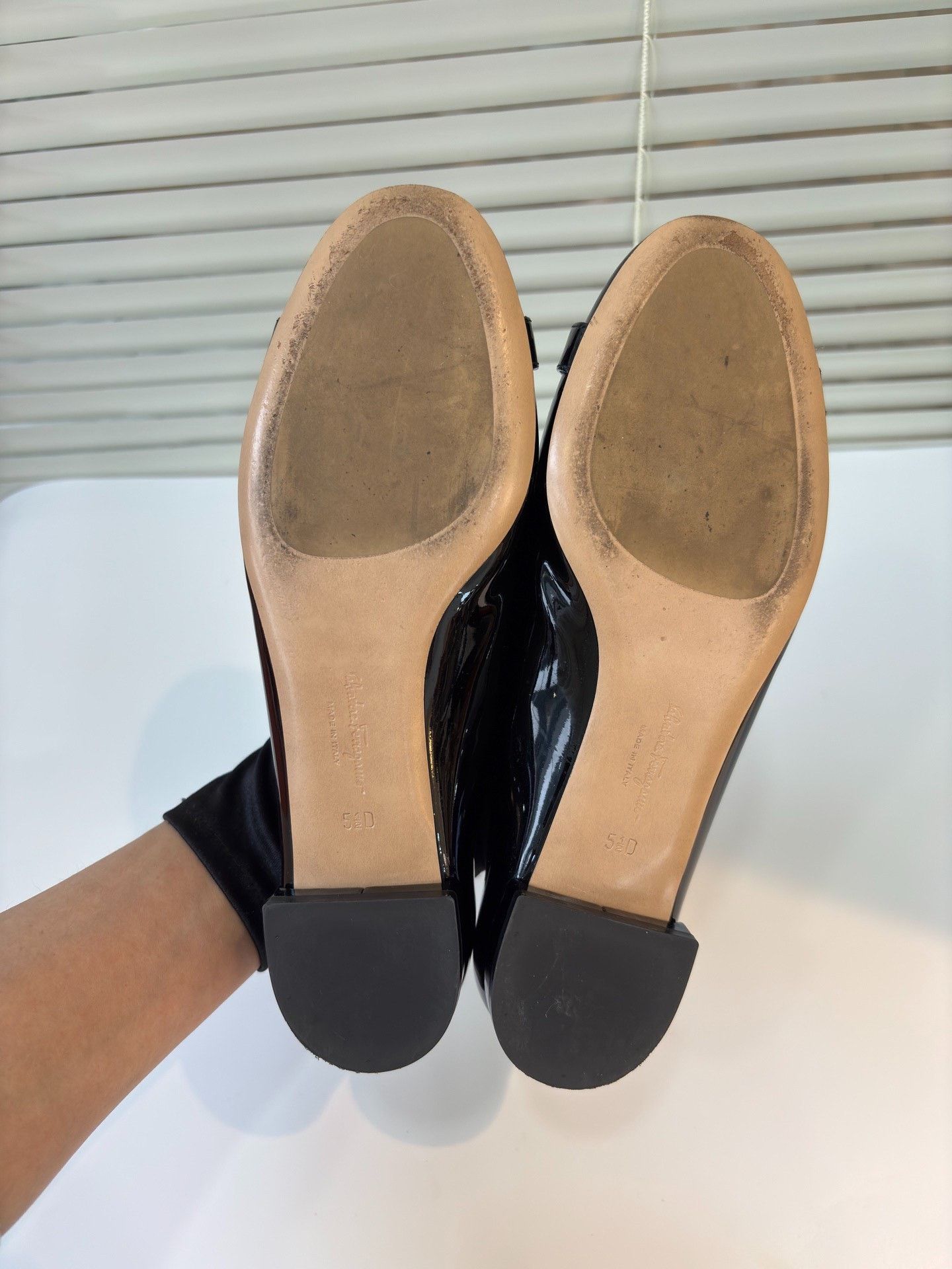 Salvatore Ferragamo Ferragamo Black Patent Leather Flats Size US 4.5 / IT 34.5 - 7 Thumbnail