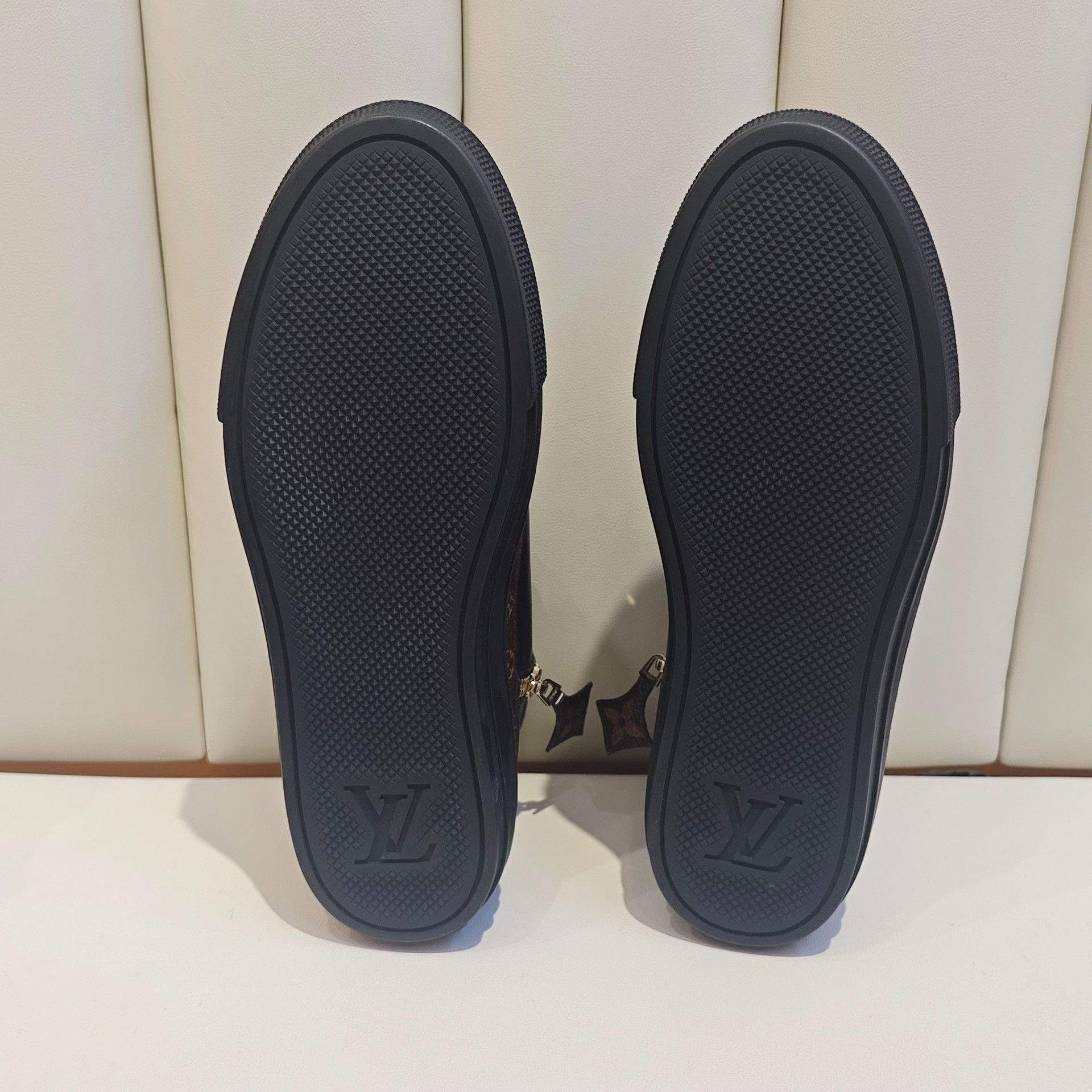 Louis Vuitton LV Stellar Monogram Low-Top Sneakers Size US 5 / IT 35 - 4 Thumbnail