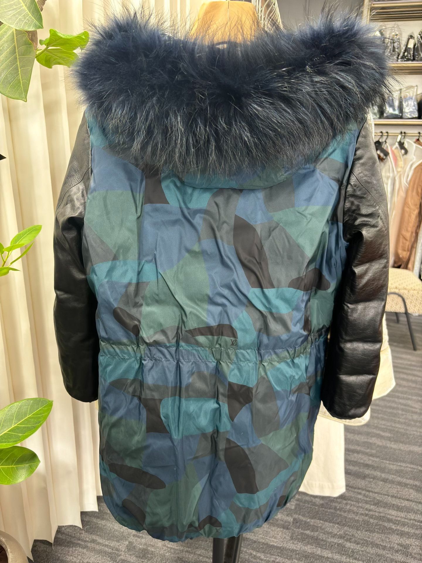 Louis Vuitton Louis Vuitton Reversible Down Jacket Size XS / US 0-2 / IT 36-38 - 2 Thumbnail